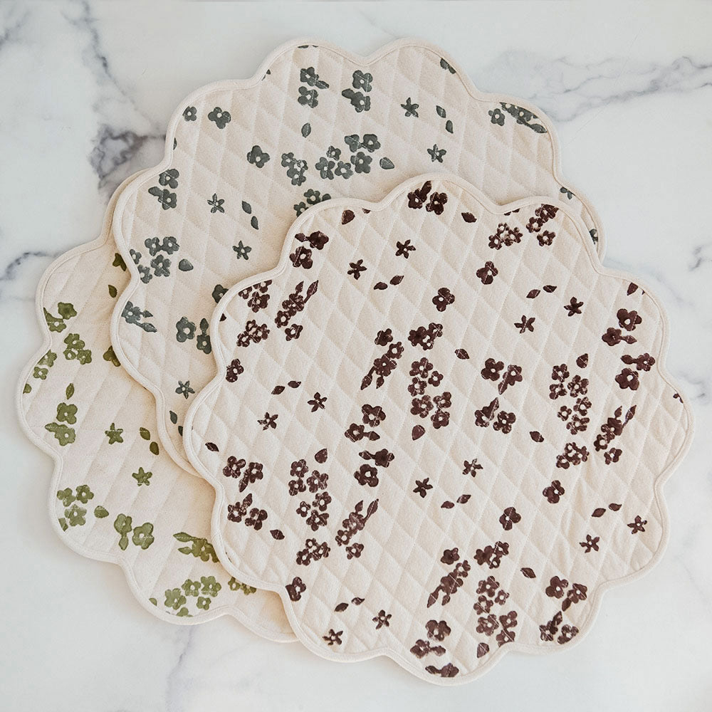 Quilted Scallop Posy Placemat Set of 4 - Floral Embroidered Table Mats for Dining Room Decor, Kitchen Table Setting & Home Entertaining - Elegant Cotton Placemats for Everyday Use and Special Occasions