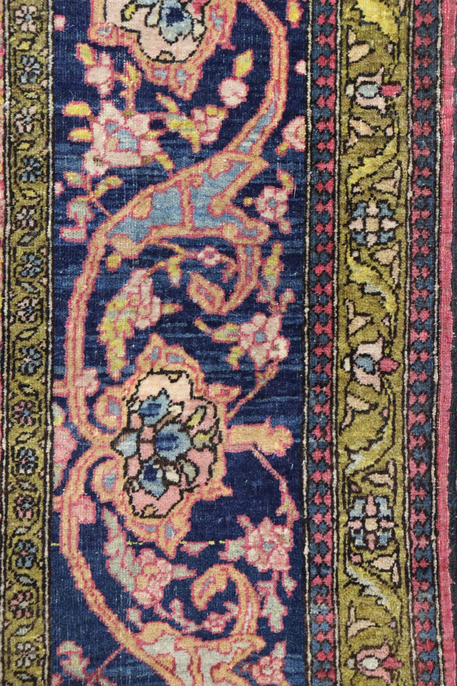 Antique Isphahan Handwoven Traditional Persian Rug - J67187 - Perfect for Living Room, Bedroom & Home Decor