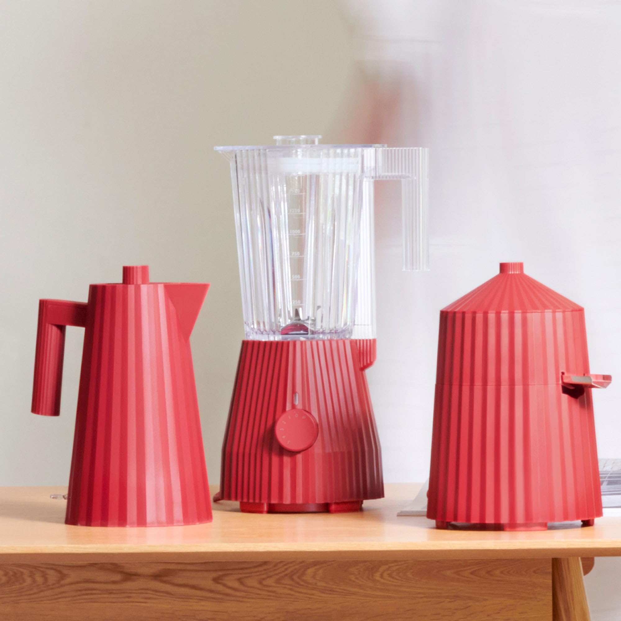 Alessi Plissé MDL09R/USA 700W Blender with Thermoplastic Resin Jar & PCTG Pitcher - Red, US Plug - Perfect for Smoothies, Cocktails & Kitchen Prep