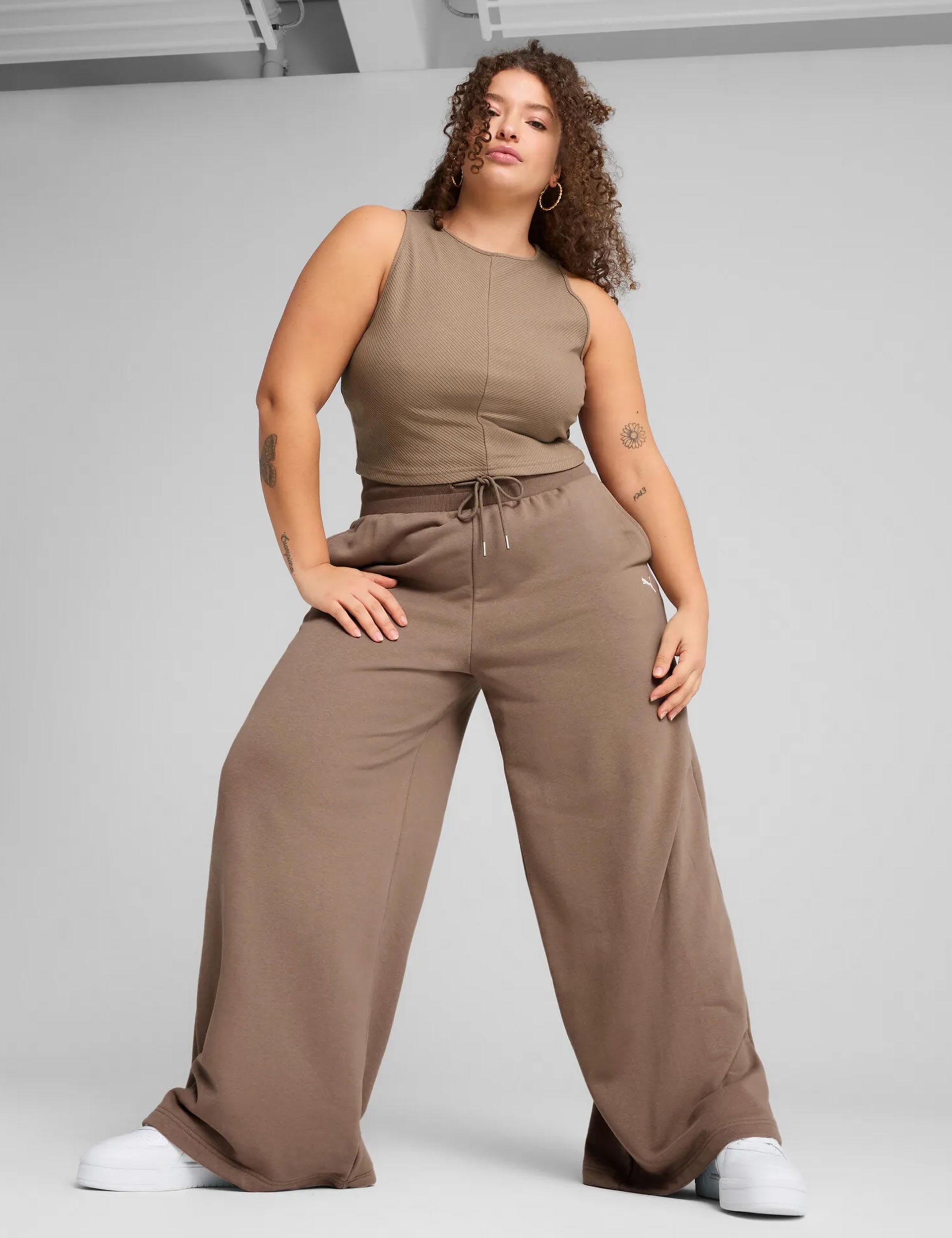 Wardrobe Essentials Ribbed Crop Top in Totally Taupe - Perfect for Layering, Casual Outfits & Summer Fashion