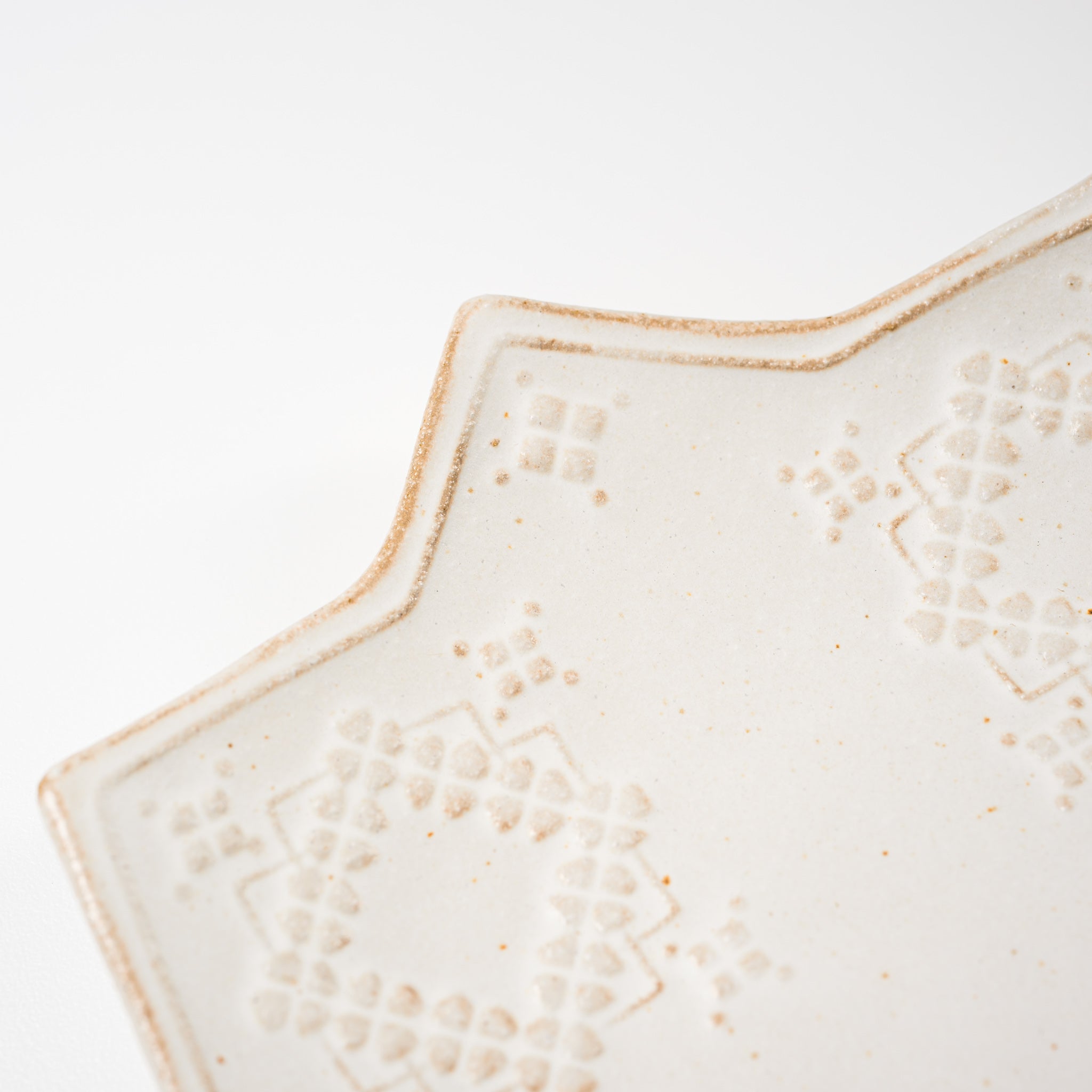 Wakasama Kiln Christmas Snowflake Plate - 2 Sizes for Holiday Table Decor & Festive Dinnerware