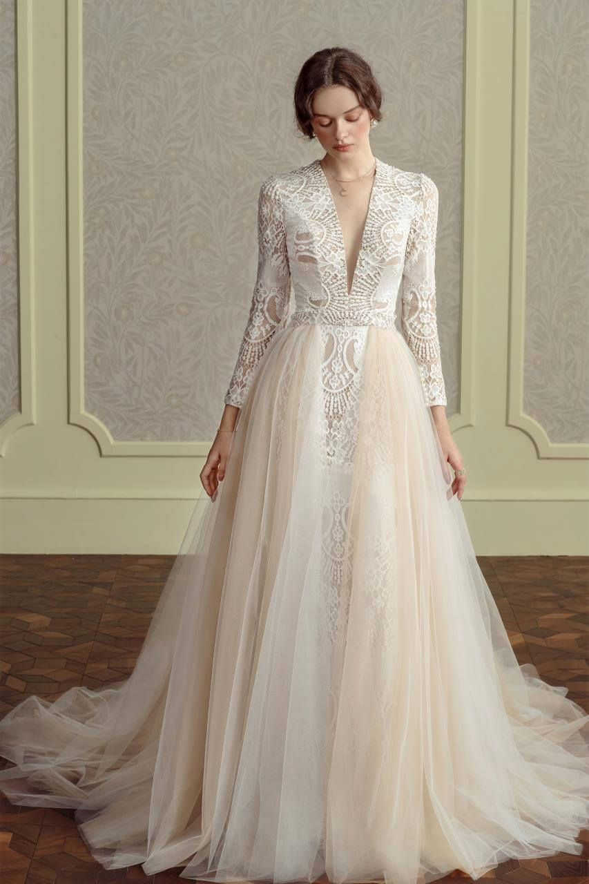 Vintage 2-in-1 Lace A-Line Wedding Dress with Long Sleeves, V-Neck & Backless Design - Elegant Train for Bridal Ceremony & Formal Events