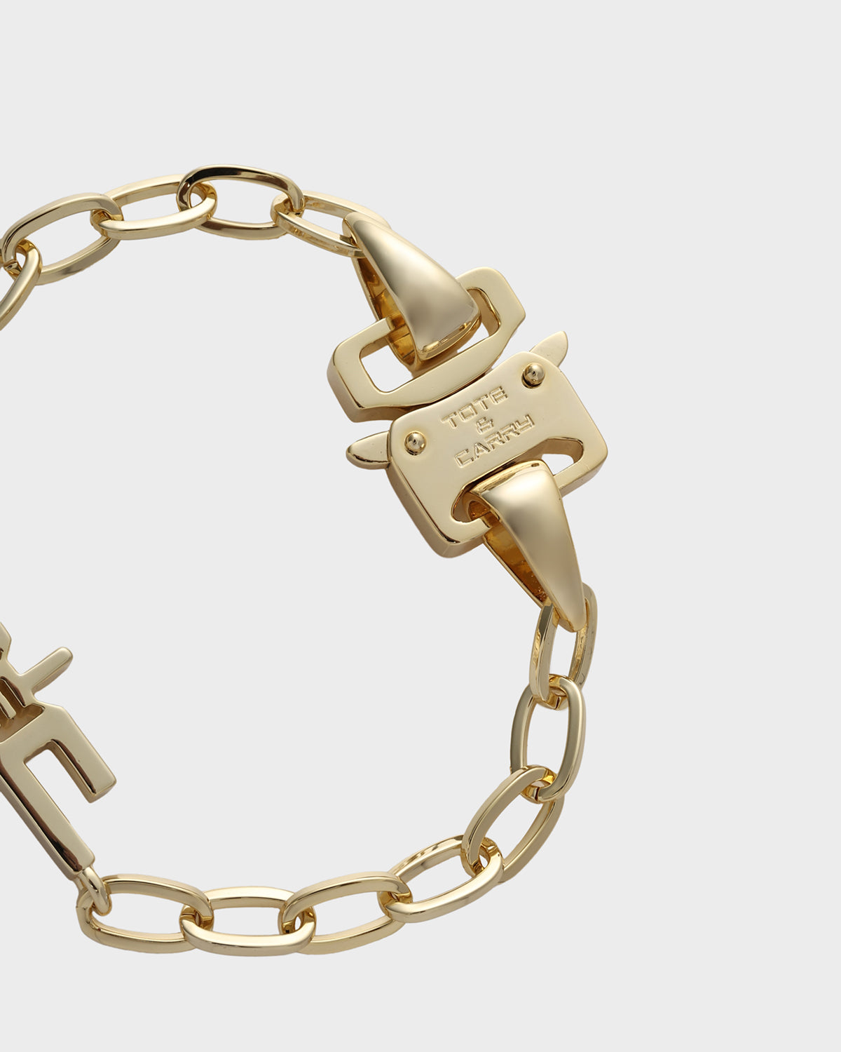 Elegant Gold Chain Bracelet for Women - Dainty & Stylish Jewelry Gift for Her - Perfect for Parties, Dates & Everyday Wear