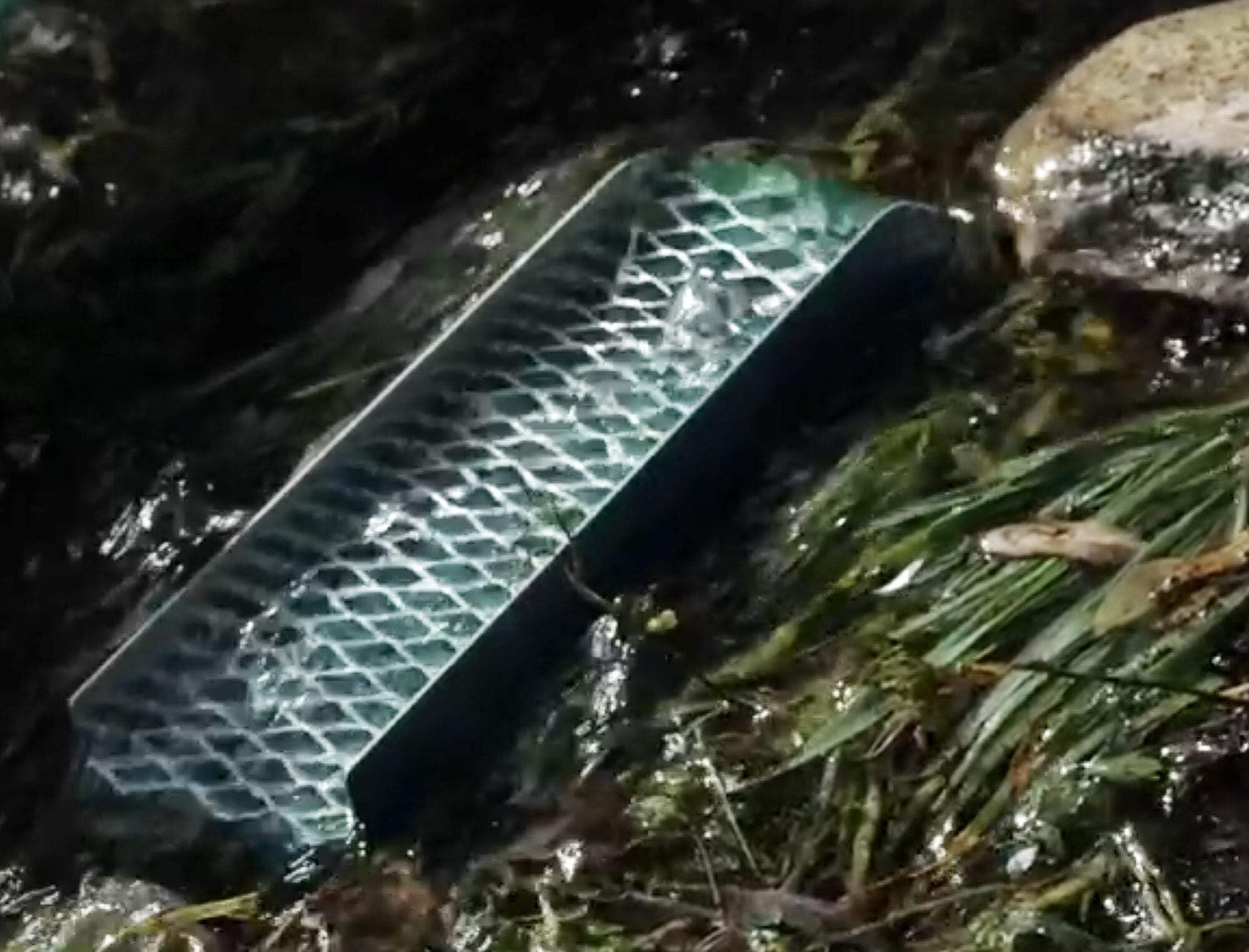12 Inch Portable Aluminum Alloy Mini Sluice Box with Miner's Moss & V Matting - Lightweight Gold Prospecting Equipment for Stream Panning & Outdoor Adventures