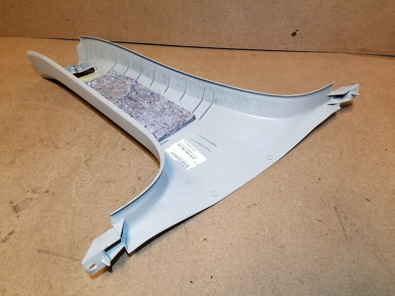2005-2007 Dodge Magnum Right Passenger Side B Pillar Lower Trim Cover Replacement - OEM Fit for Sedan & Wagon Models - Perfect for Interior Restoration & Car Customization