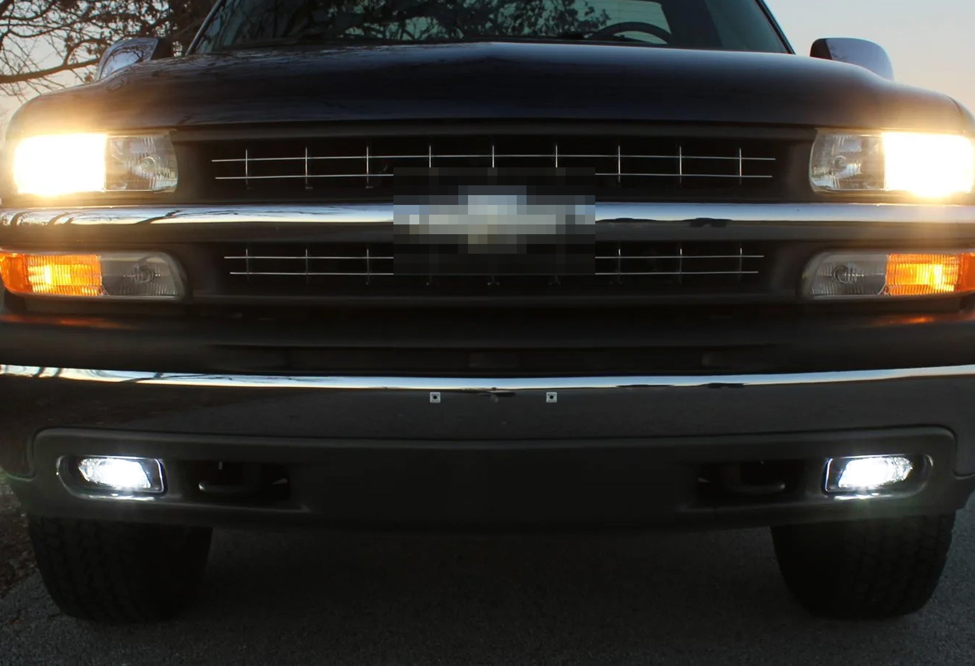 High-Performance Clear Lens White LED Fog Lights with Bracket - Compatible with Chevy Silverado 1500 2500 3500, Suburban & Tahoe - Enhanced Visibility for Off-Roading, Night Driving & Inclement Weather