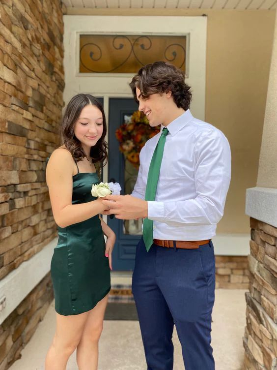 Elegant Green Satin Bodycon Cocktail Dress for Homecoming - Sexy Sheath Party Gown for Women | Perfect for Prom, Evening Events & Special Occasions