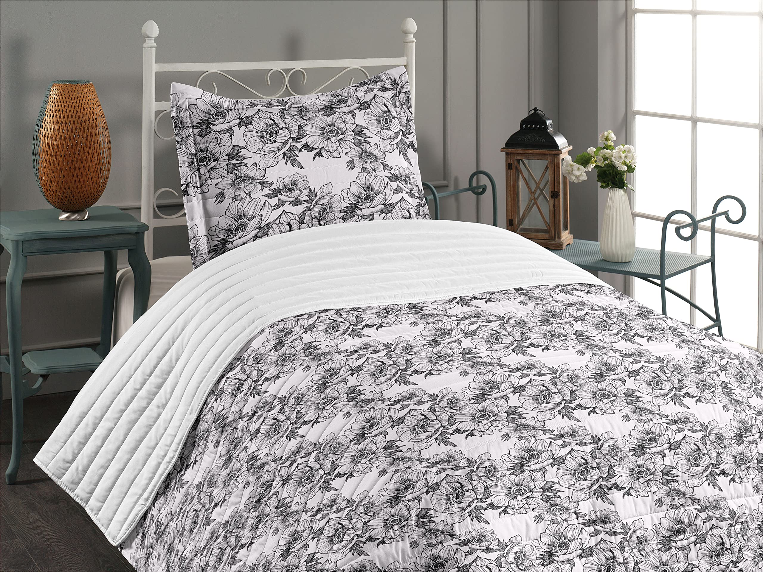 Ambesonne Floral Microfiber Bedspread Set - Botanical Theme Hand-Drawn Blossom Sketch Design, Soft Twin Size Bedding with Pillow Sham & Comforter in Charcoal Grey & White | Perfect for Spring Bedroom Decor, Guest Room Makeover & Cozy Farmhouse Style