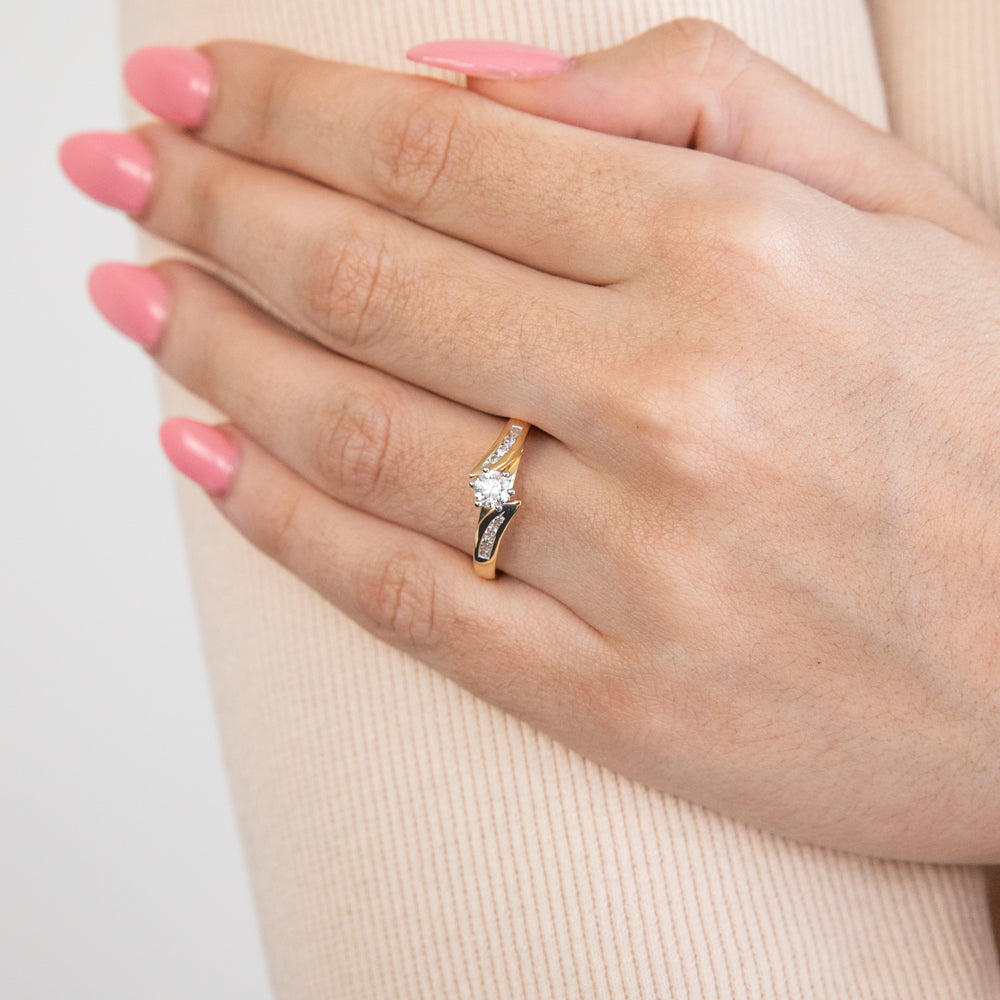 18ct Yellow Gold Diamond Ring with 1/2 Carat 8 Brilliant Cut Diamonds - Elegant Jewelry for Engagement, Wedding & Anniversary Gifts
