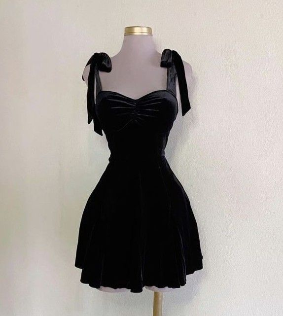 Elegant Black A-Line Short Prom Dress for Formal Party & Evening Events - Perfect for Homecoming, Cocktail Parties & Special Occasions - Style J4746