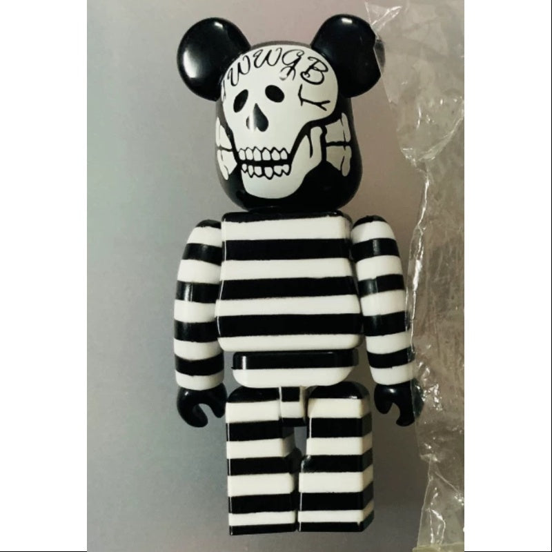 Bearbrick Series 22 ARTIST SASQATCH fabrix 100% Collectible Figure - Limited Edition Vinyl Art Toy for Display & Collection - Perfect for Home Decor, Office Display, and Pop Culture Enthusiasts