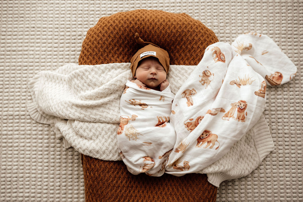 Organic Cotton Muslin Baby Wrap Blanket - Soft & Breathable Swaddle for Newborns - Perfect for Swaddling, Nursing, and Stroller Use - Lion Design