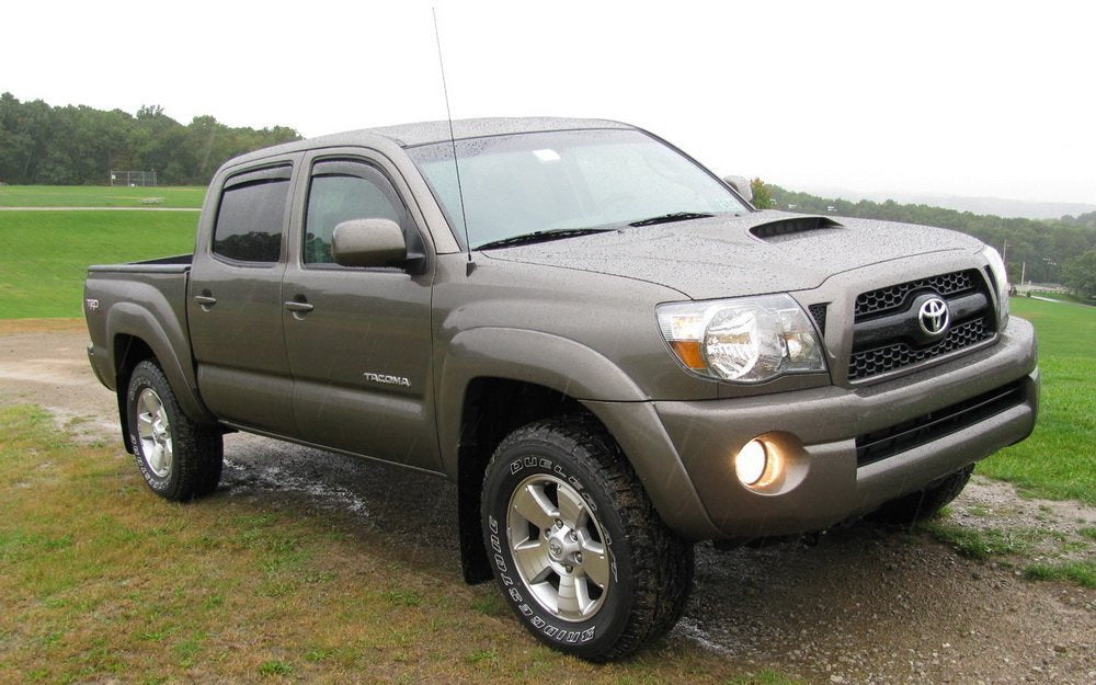 Clear Lens Fog Lights with H10 Halogen Bulbs for Toyota Tacoma & Tundra - Durable Off-Road Lighting for Night Driving & Adverse Weather Conditions