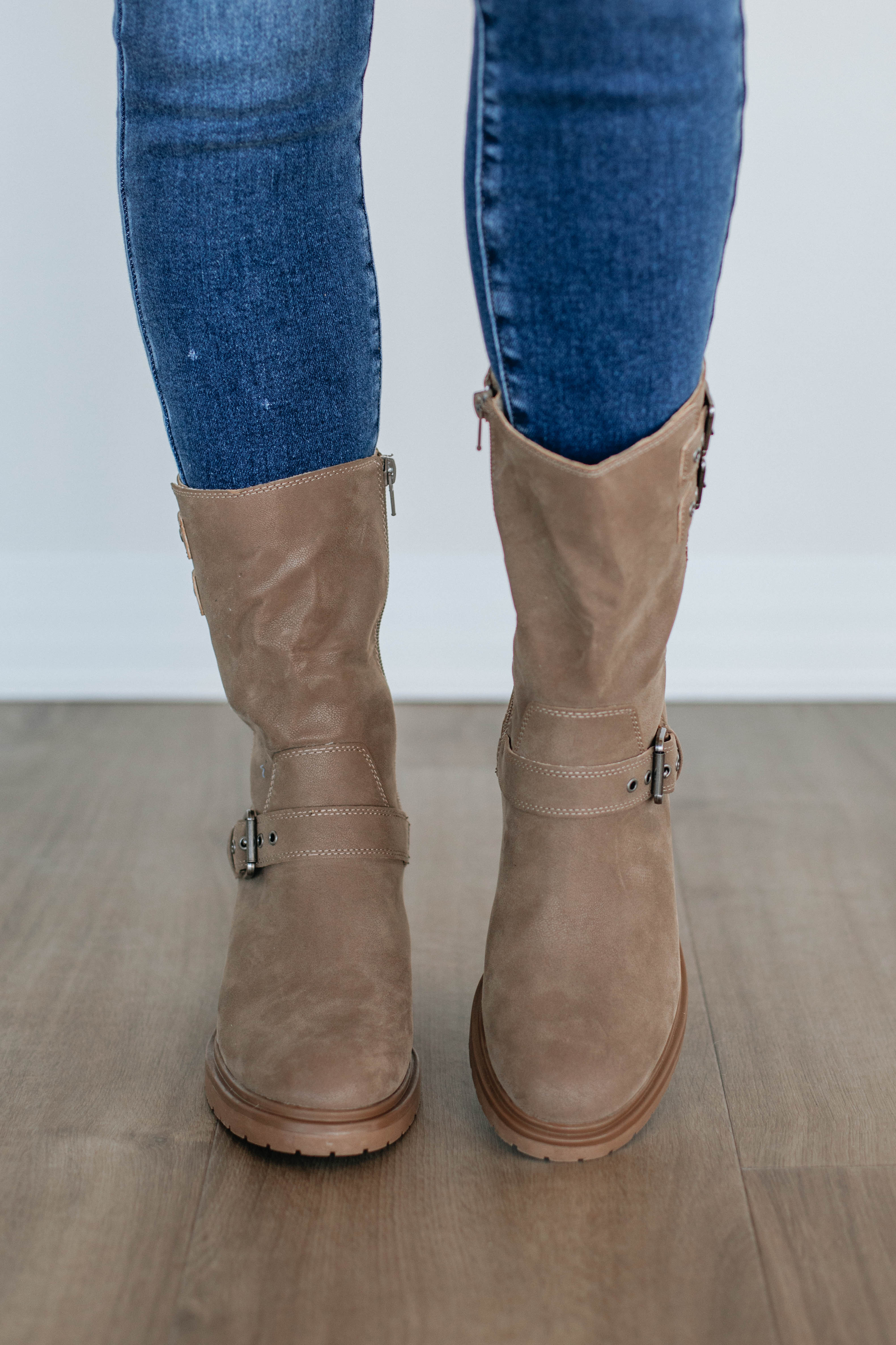 Cool On Command Boots for Women - Dark Taupe Waterproof Winter Boots for Snow, Hiking & Outdoor Activities