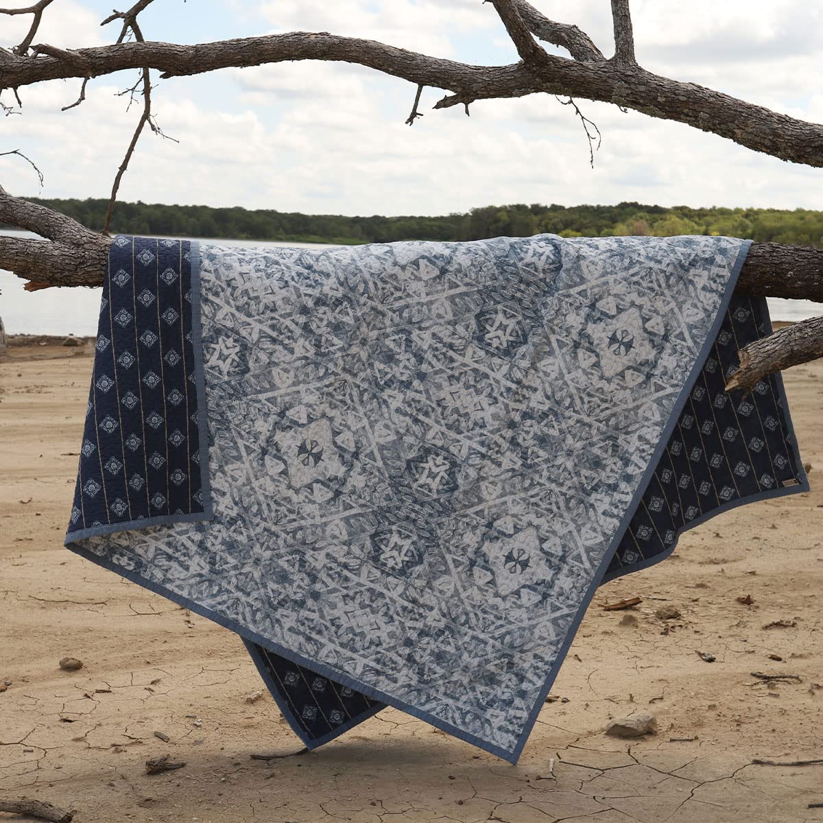 Premium Skyler 2-Piece Reversible Cotton Quilt Set with Pillow Shams - Twin Size Blue Medallion Striped Coastal Bedding | Luxury Quilt & Pillowcase for Guest Rooms, Beach Houses & Coastal-Themed Bedrooms