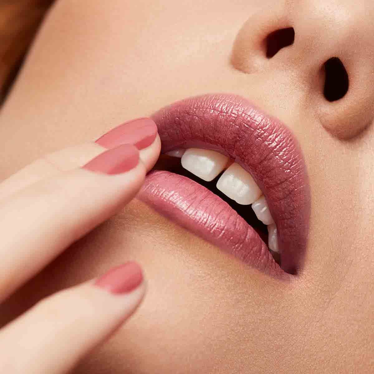 Revlon Super Lustrous Glass Shine Lipstick - Glazed Mauve Shade | Hydrating & Shiny Lip Color for Day & Night Wear | Perfect for Office, Date Night & Special Occasions