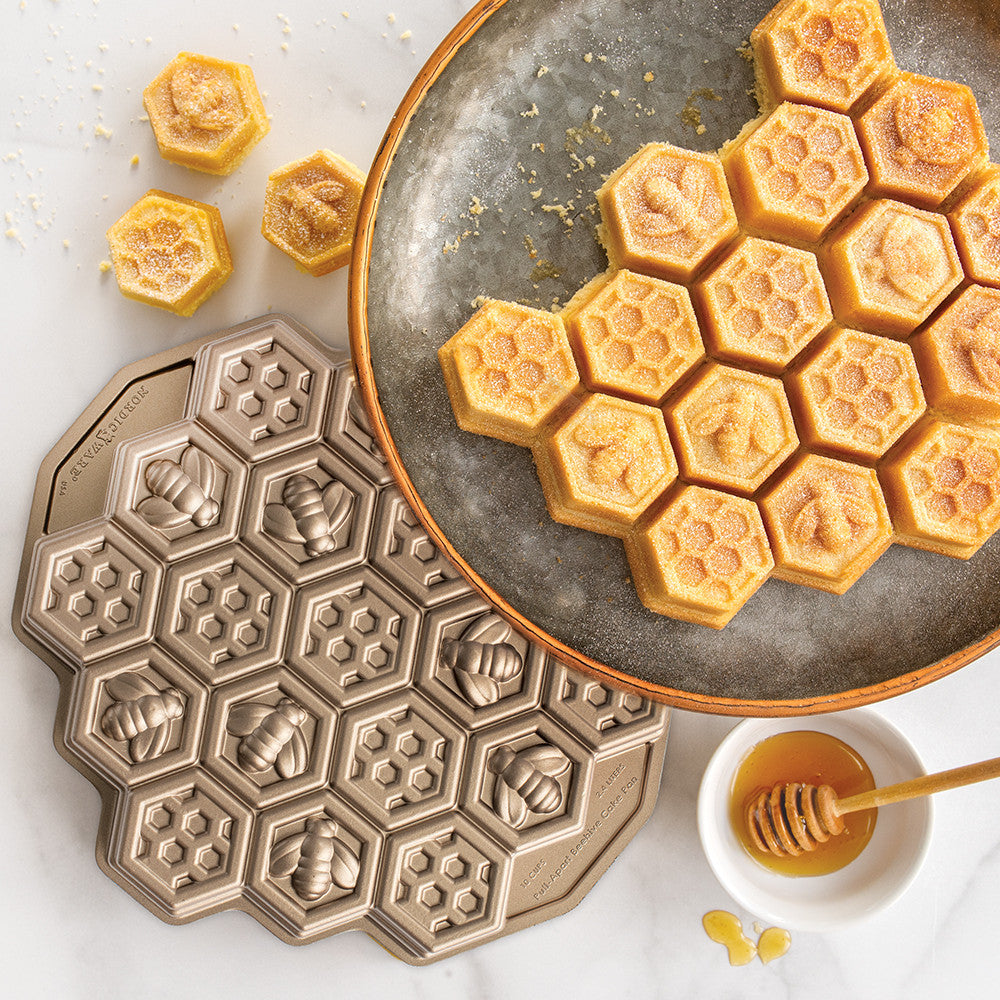Nordic Ware 10 Cup Honeycomb Pull-Apart Cake Pan - Perfect for Baking Monkey Bread, Cinnamon Rolls & Sweet Treats (Non-Stick, Bundt Style)