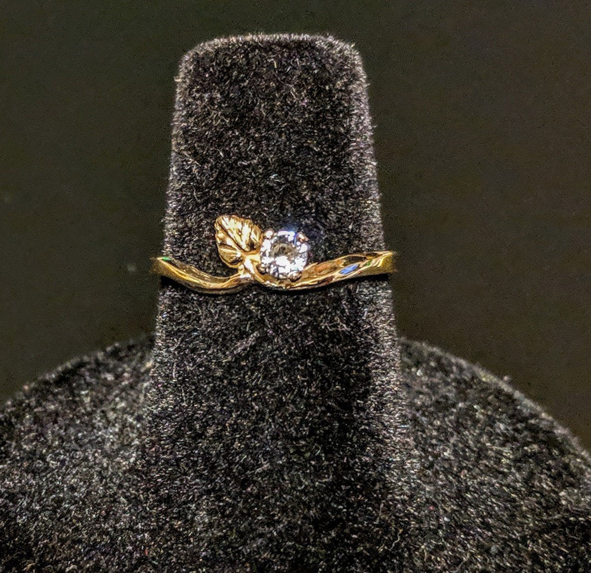 Solid Yellow or White Gold Natural Sapphire Promise Ring With Leaf & White Sapphire Accents | 14K Fine Jewelry | Petite Engagement Ring for Women | Perfect for Proposals, Anniversaries & Romantic Gifts