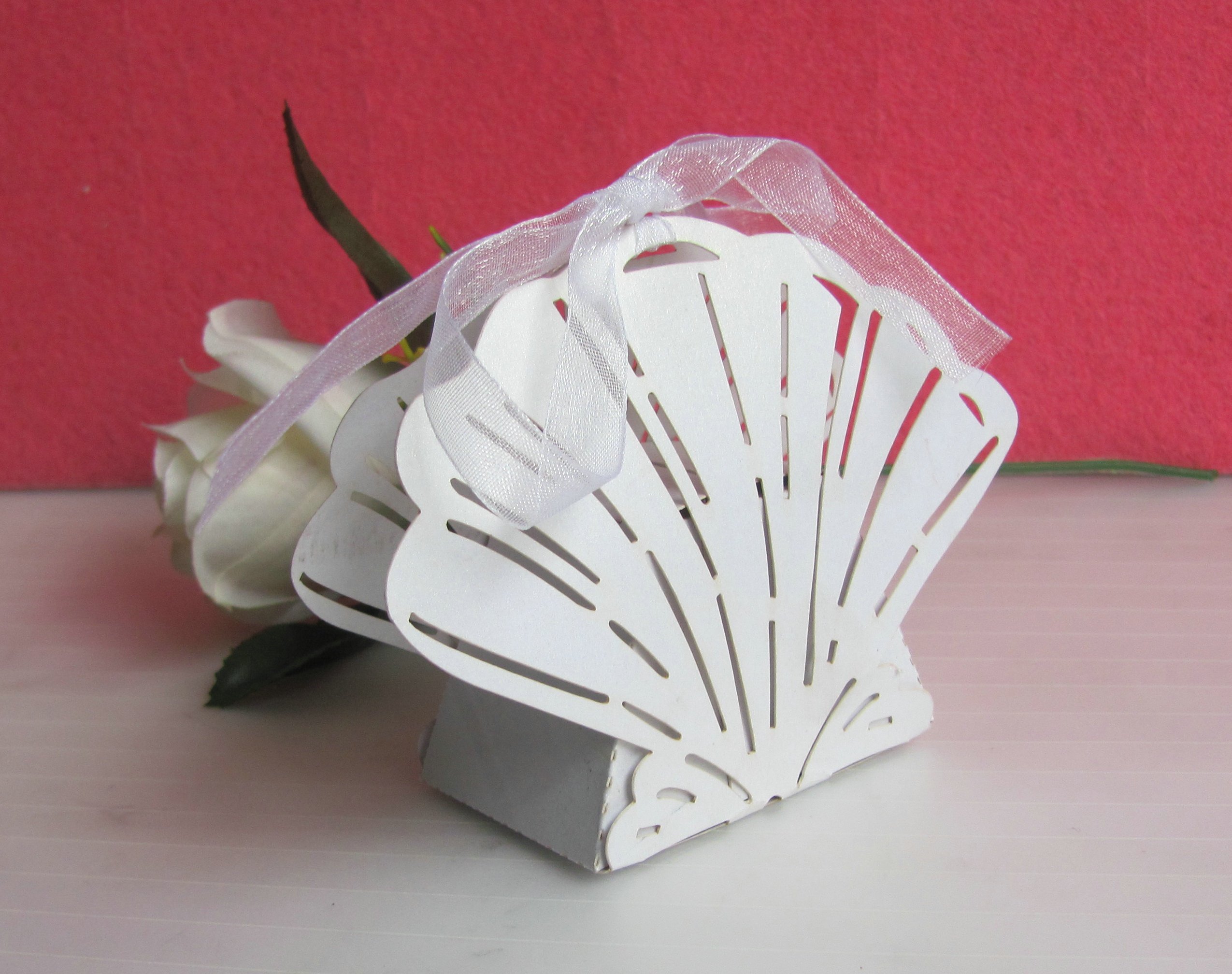 Kubert 50 White Seashells for Wedding Favors & Party Decor