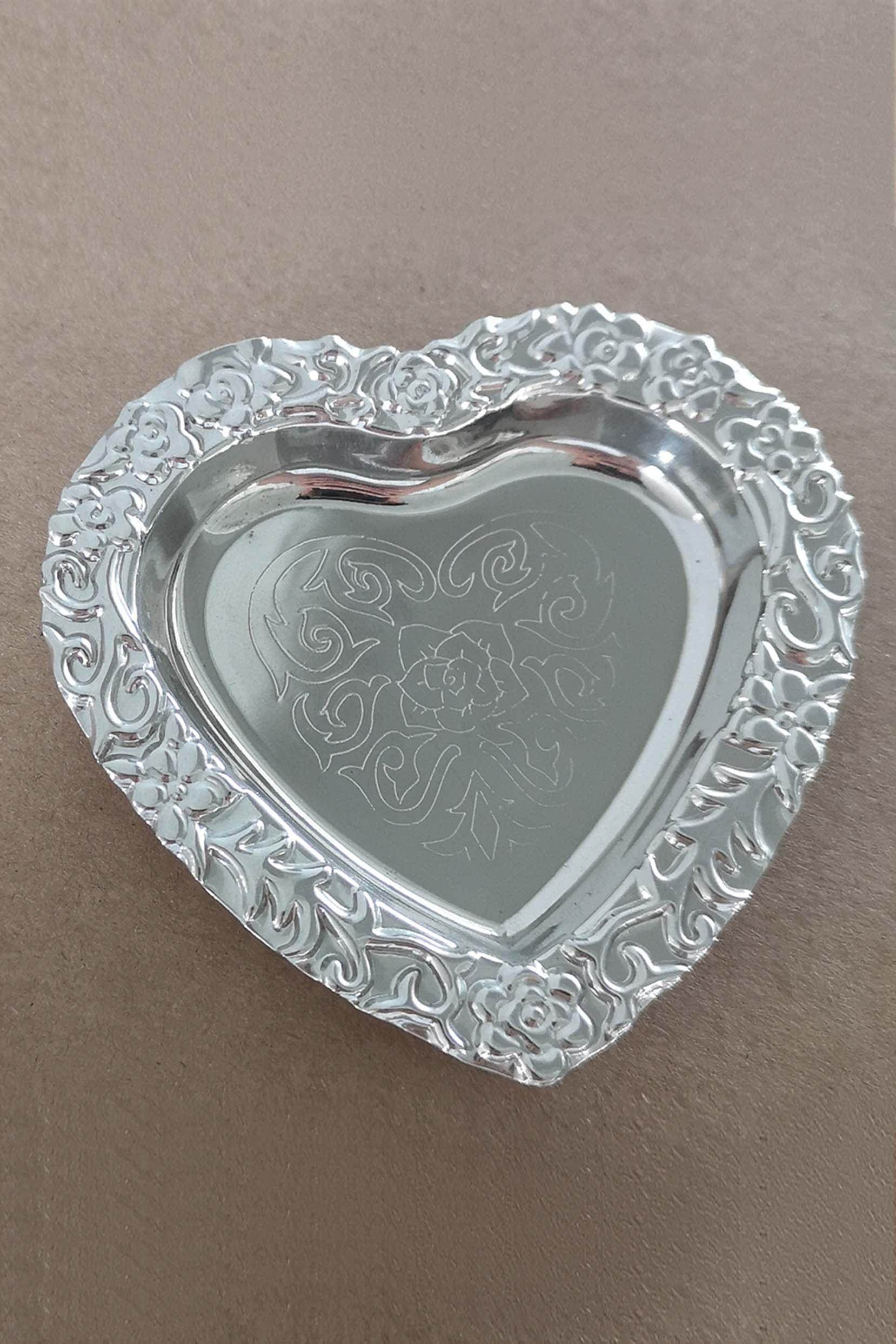 Elegant Heart-Shaped Decorative Favor Dish Set - 3.4 Inch Porcelain Appetizer Plates (6-Piece Set) - Perfect for Weddings, Baby Showers & Party Dessert Serving