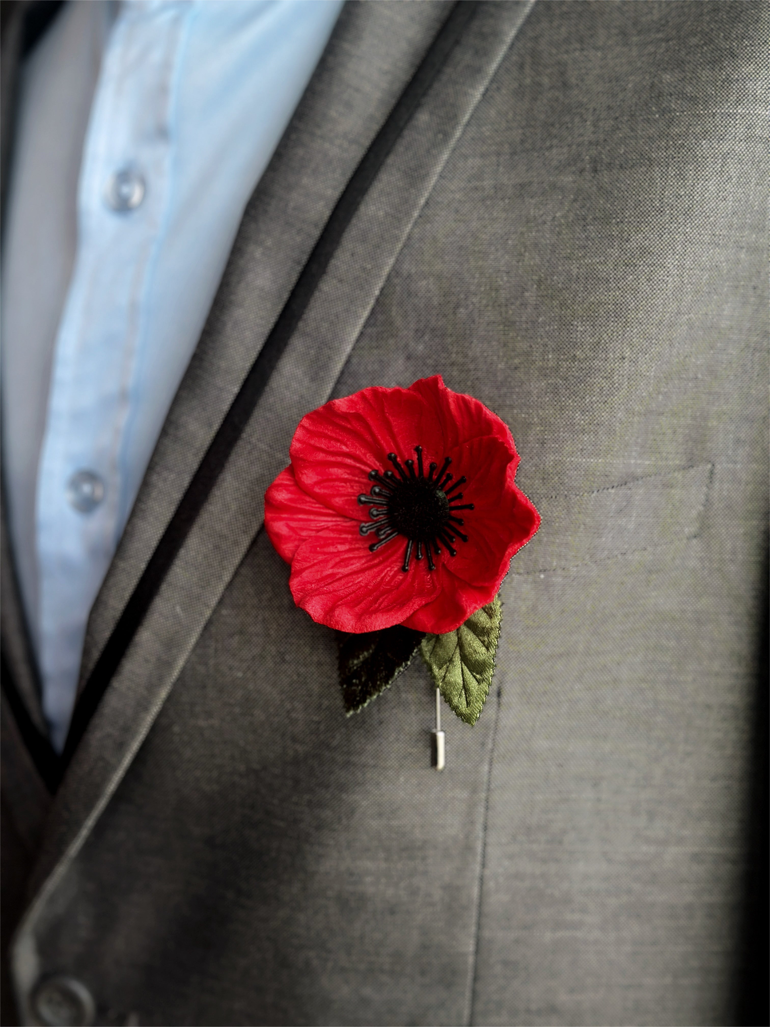 Red Poppy Lapel Pin - Remembrance Flower Brooch for Veterans Day & Memorial Day - Perfect for Suits, Blazers, and Formal Attire