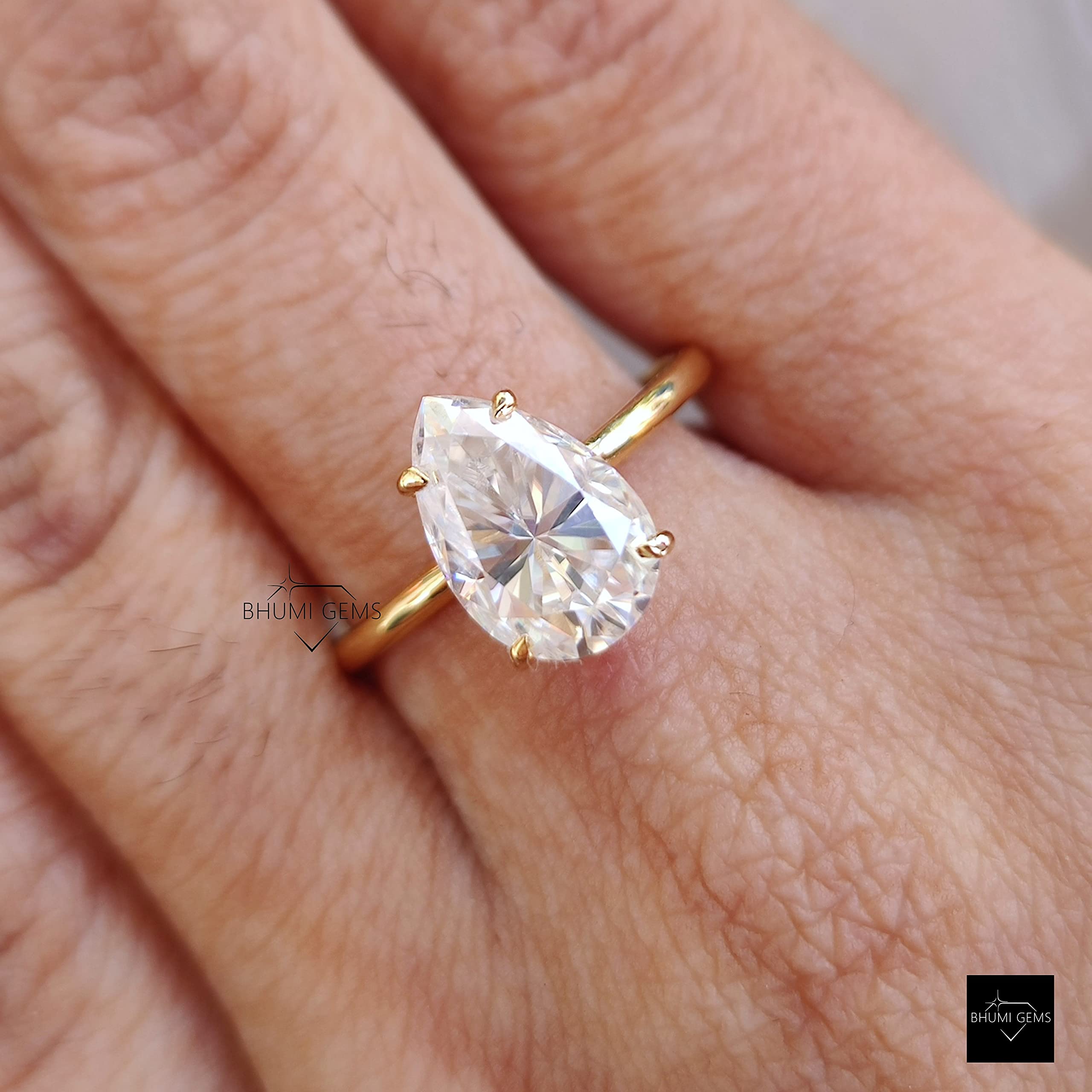 3CT Pear Cut Moissanite Engagement Ring - 10K Solid Gold Wedding Band for Women, Dainty Minimalist Bridal Jewelry Set, Diamond Anniversary Promise Ring Gift for Her - Perfect for Proposals, Weddings & Special Occasions