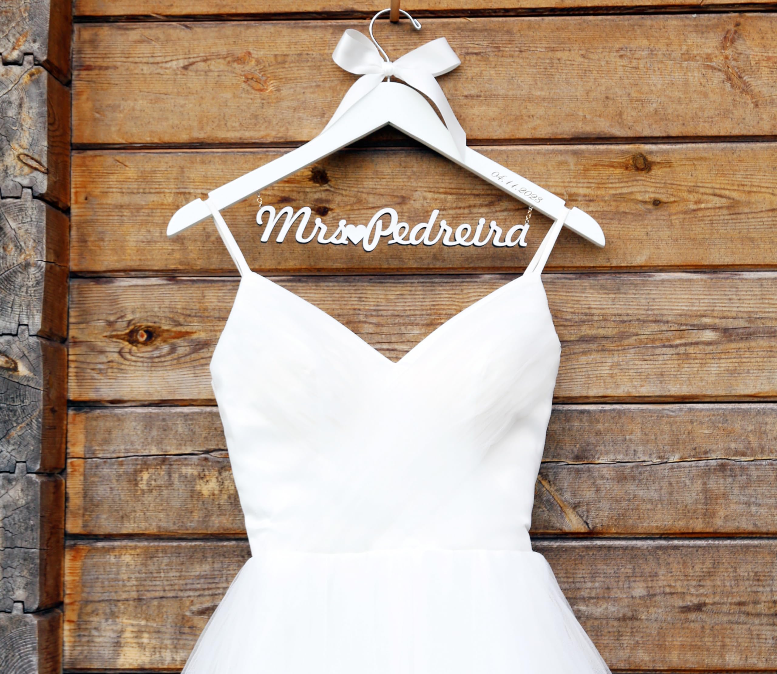 Personalized Wooden Bride & Wedding Hangers - Custom Engraved Name Hangers for Brides, Bridesmaids & Doctors - Perfect Wedding Gift & Keepsake for Special Occasions