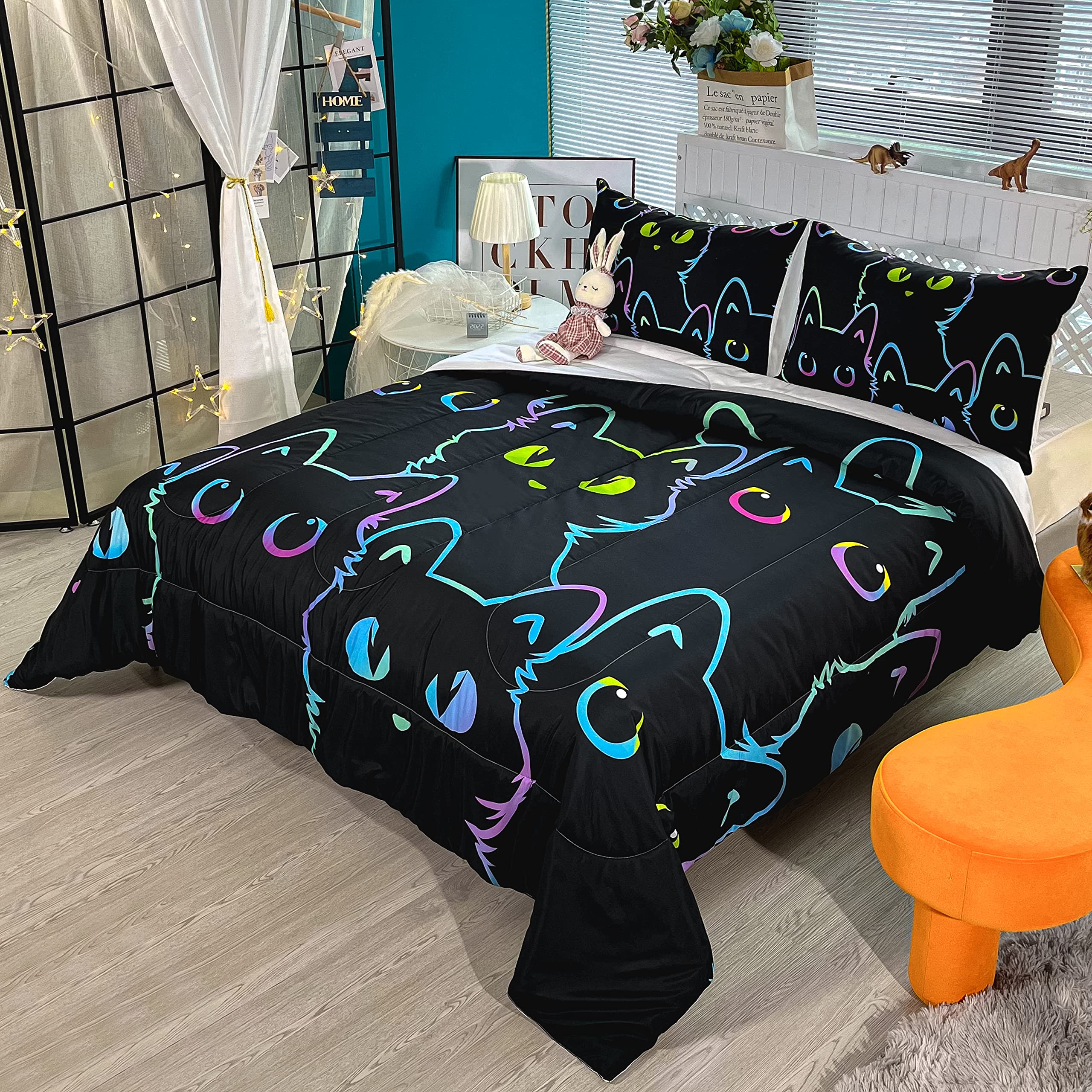 Cute Cartoon Cat 3-Piece Comforter Set Queen Size - Soft Warm Lightweight Fluffy Down Alternative Bedding for Kids (1 Comforter + 2 Pillow Cases) - Perfect for Girls' Rooms, Teen Bedrooms & Cozy Sleepovers