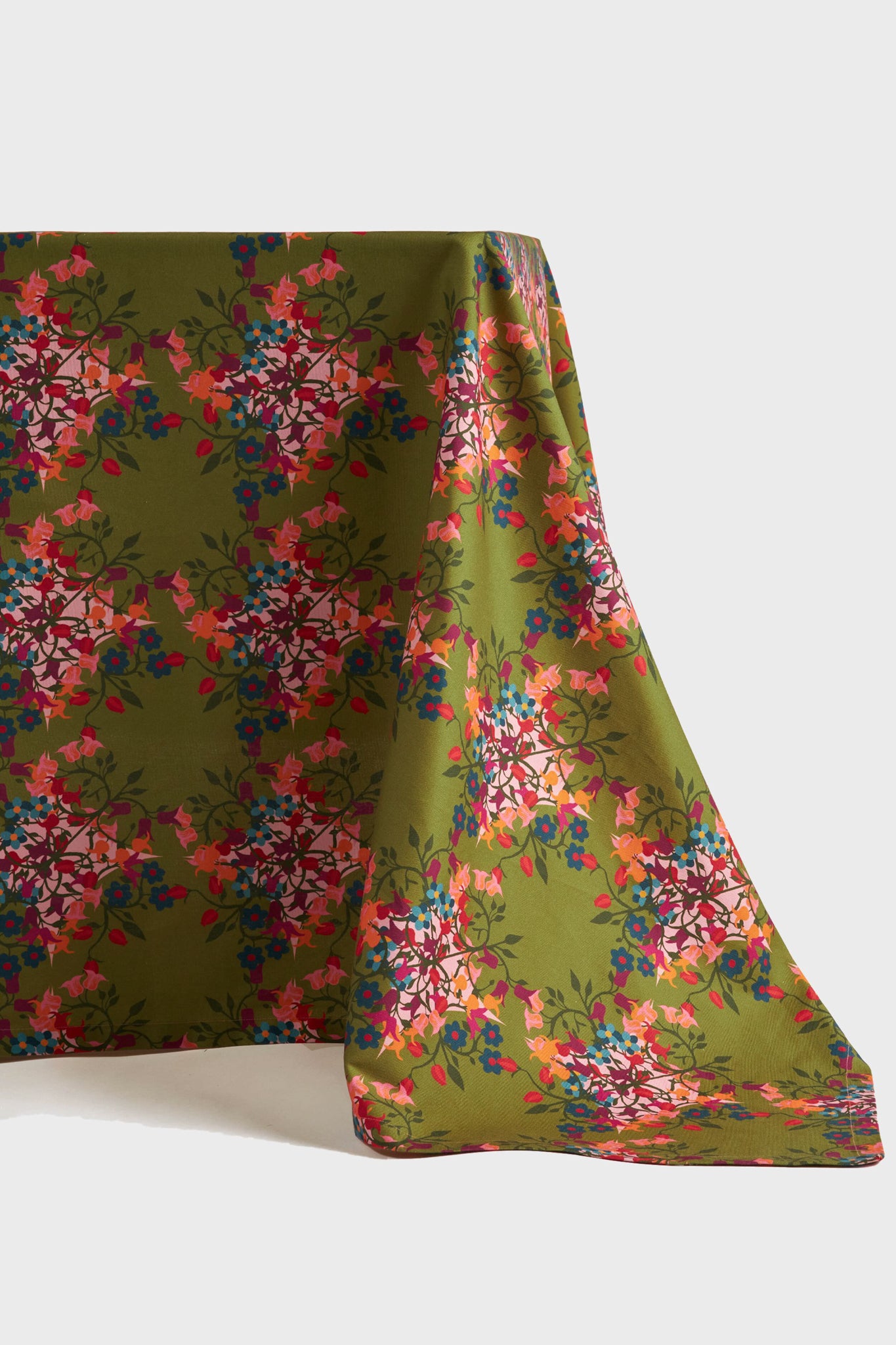 Blumen Green Tablecloth - Premium Polyester Table Cover for Dining, Parties & Events - Waterproof & Wrinkle-Resistant