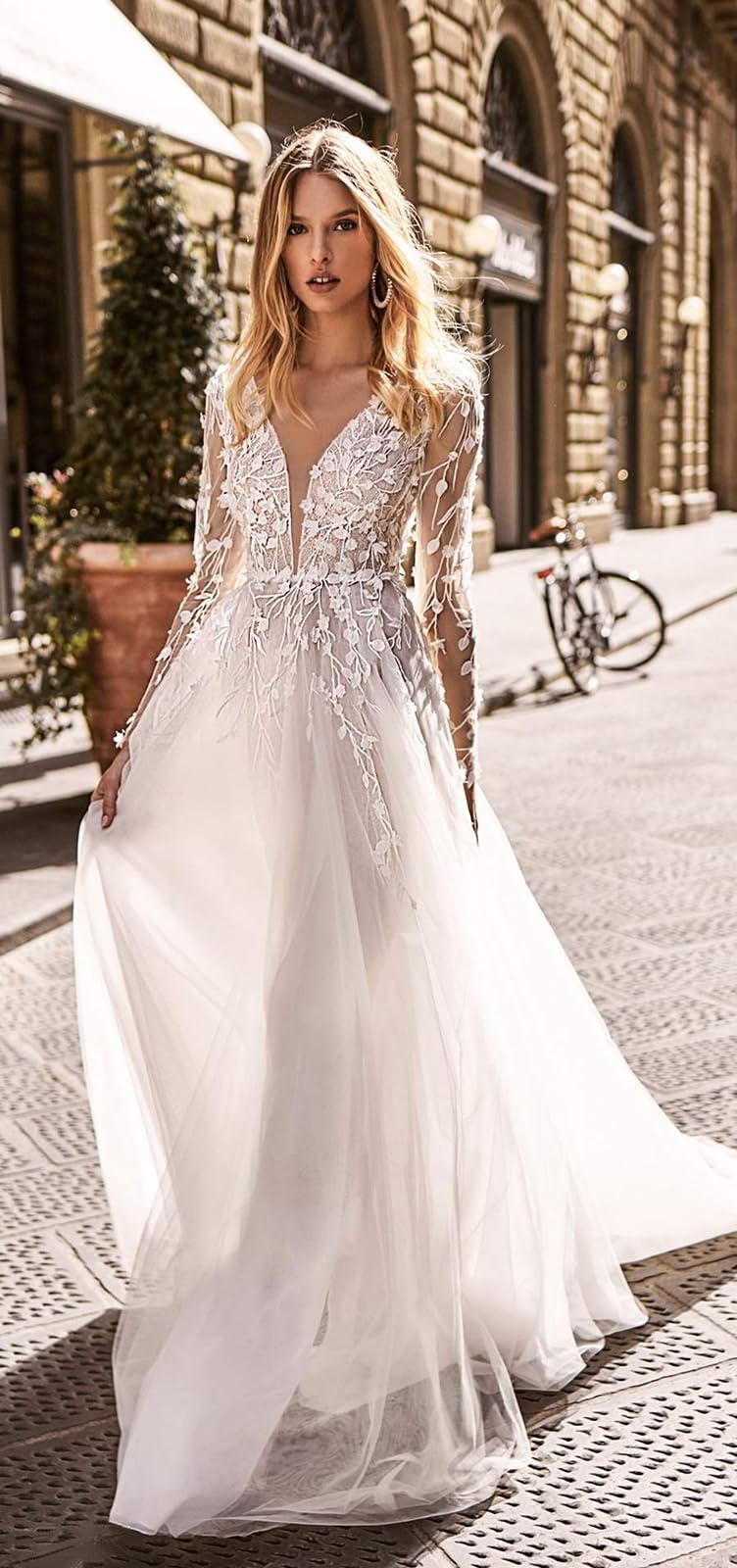 POMUYOO 2024 Women's Long Sleeve Lace Wedding Dress - Elegant Bridal Gown for Church, Beach & Outdoor Ceremonies