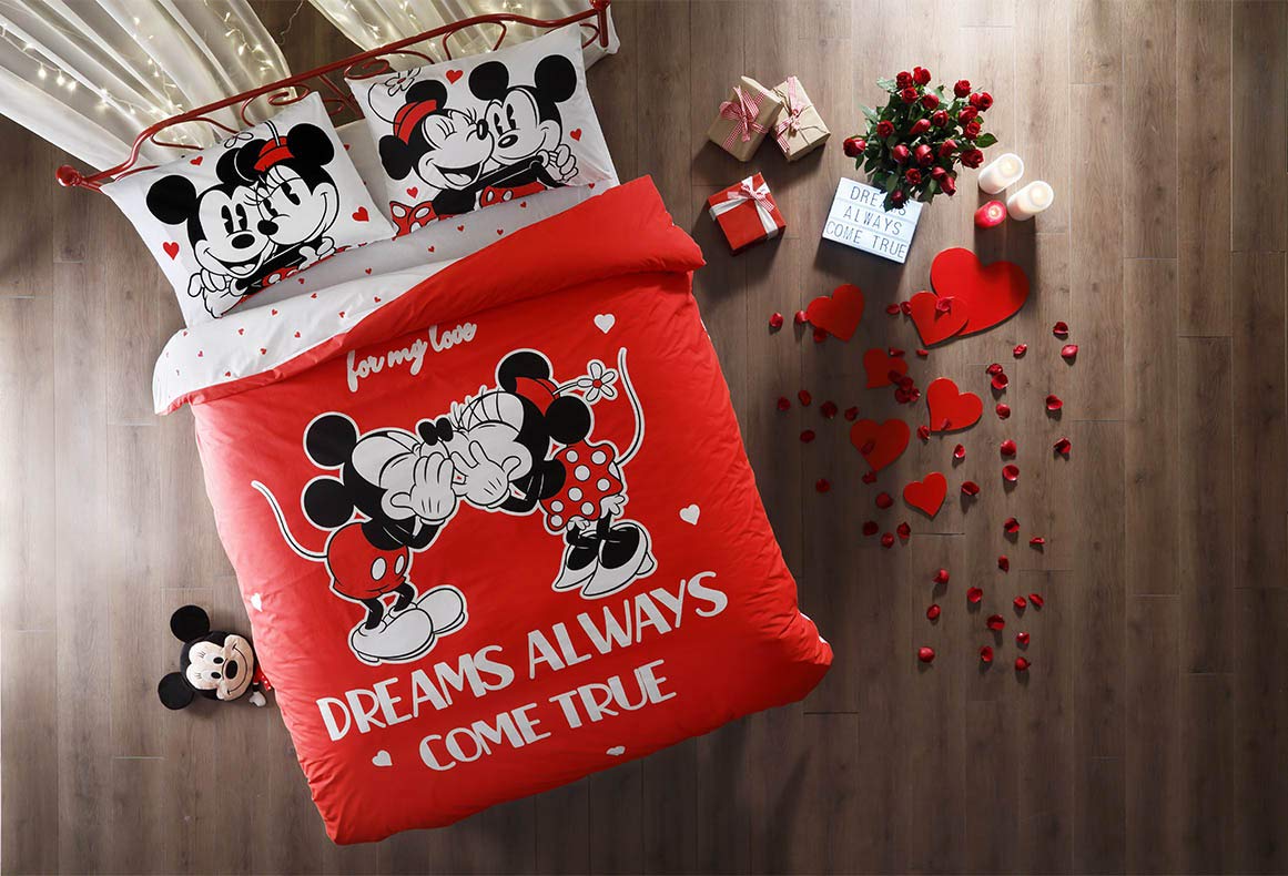 Disney Minnie & Mickey Dreams Duvet Cover Set - 100% Cotton, Valentine's Day Themed, Double/Queen Size, 4-Piece Bedding Set - Perfect for Kids' Rooms, Couples' Bedrooms & Gift Giving