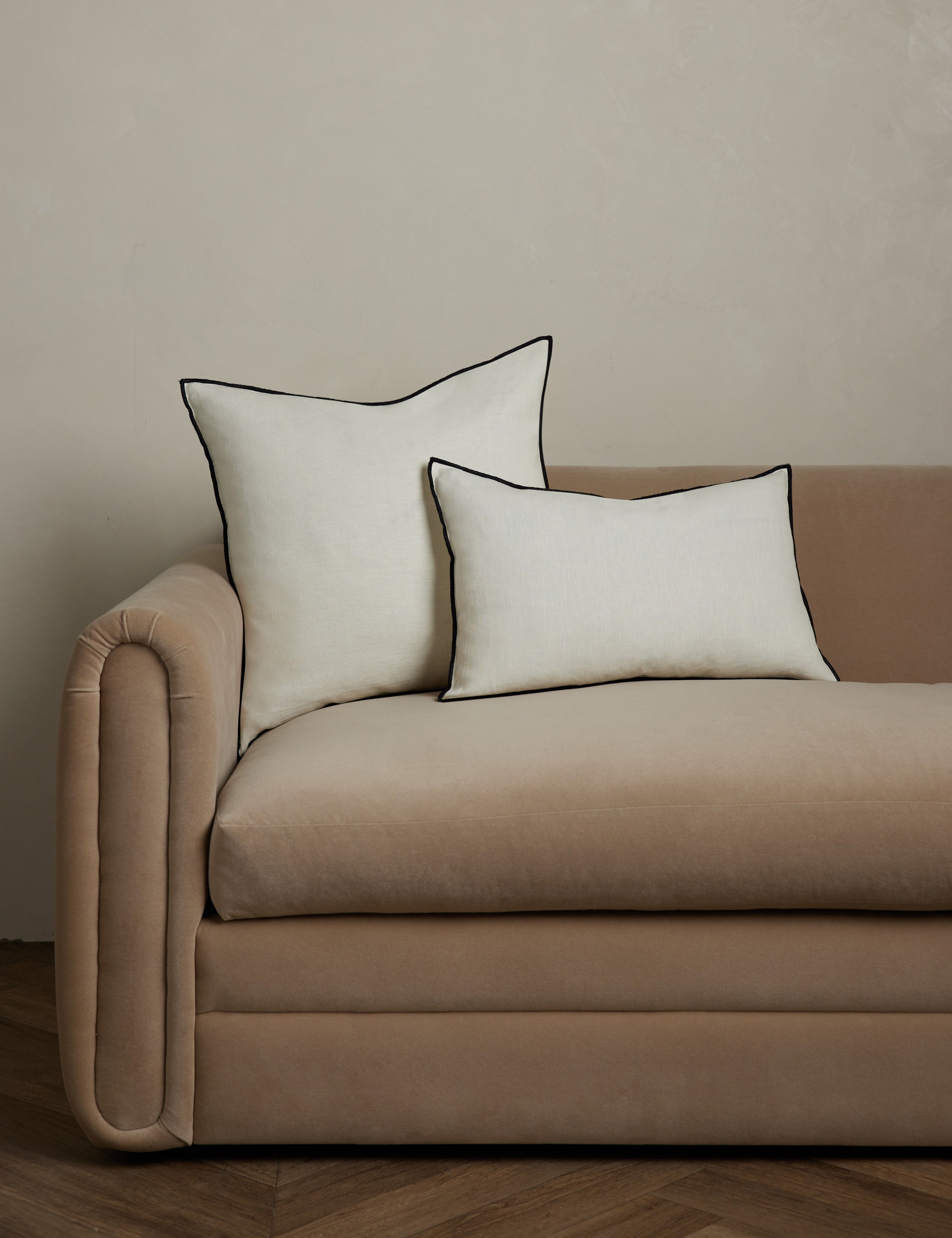 Carys Contrast Linen Pillow - Soft & Breathable Decorative Throw Pillow for Sofa, Bed, Couch - Perfect for Living Room, Bedroom & Home Decor