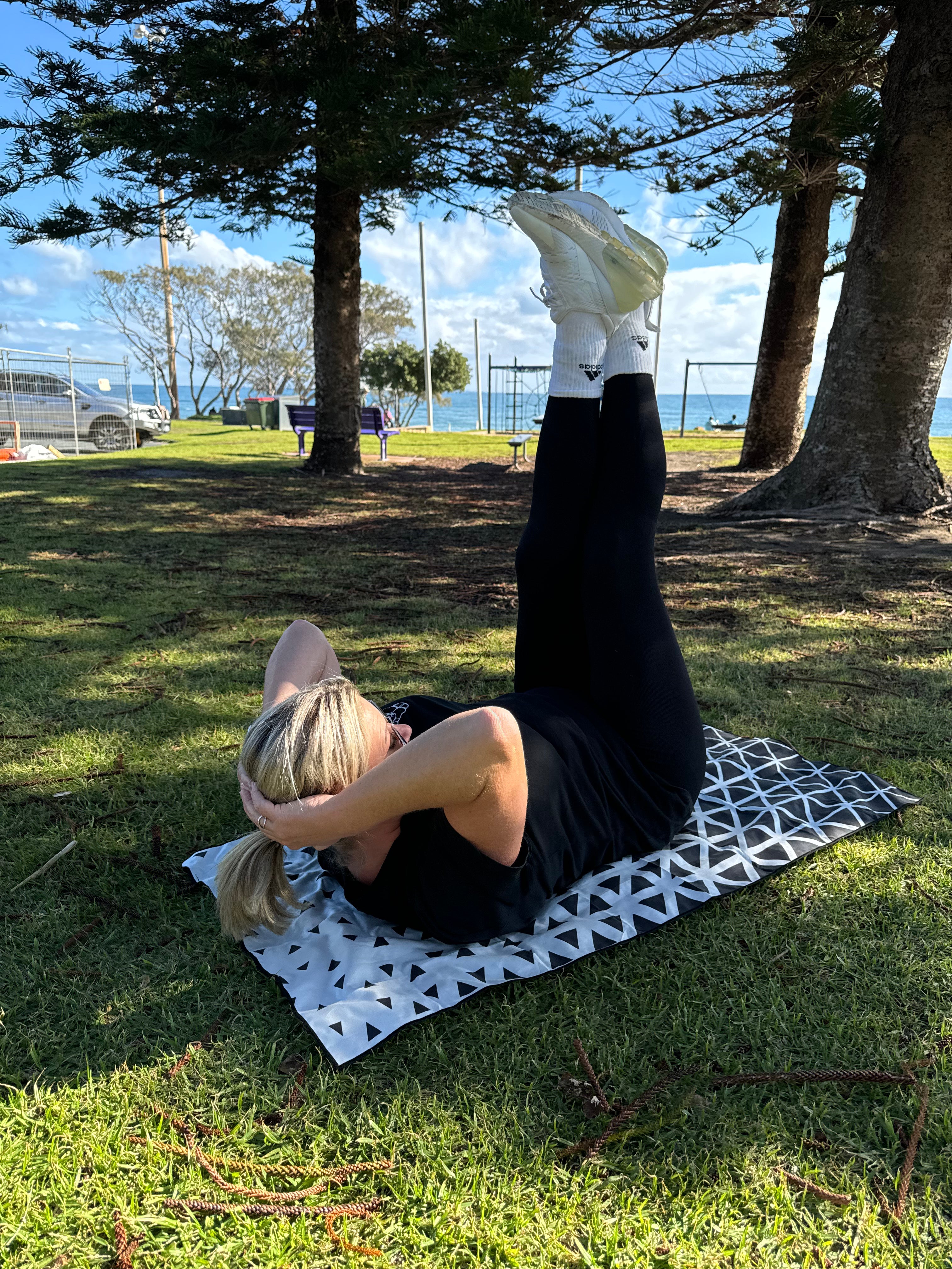 Premium Black & White Gym Towel with Pouch - Quick Dry Sports Towel for Workout, Yoga, Fitness & Travel - Ideal for Gym, Running & Active Lifestyle