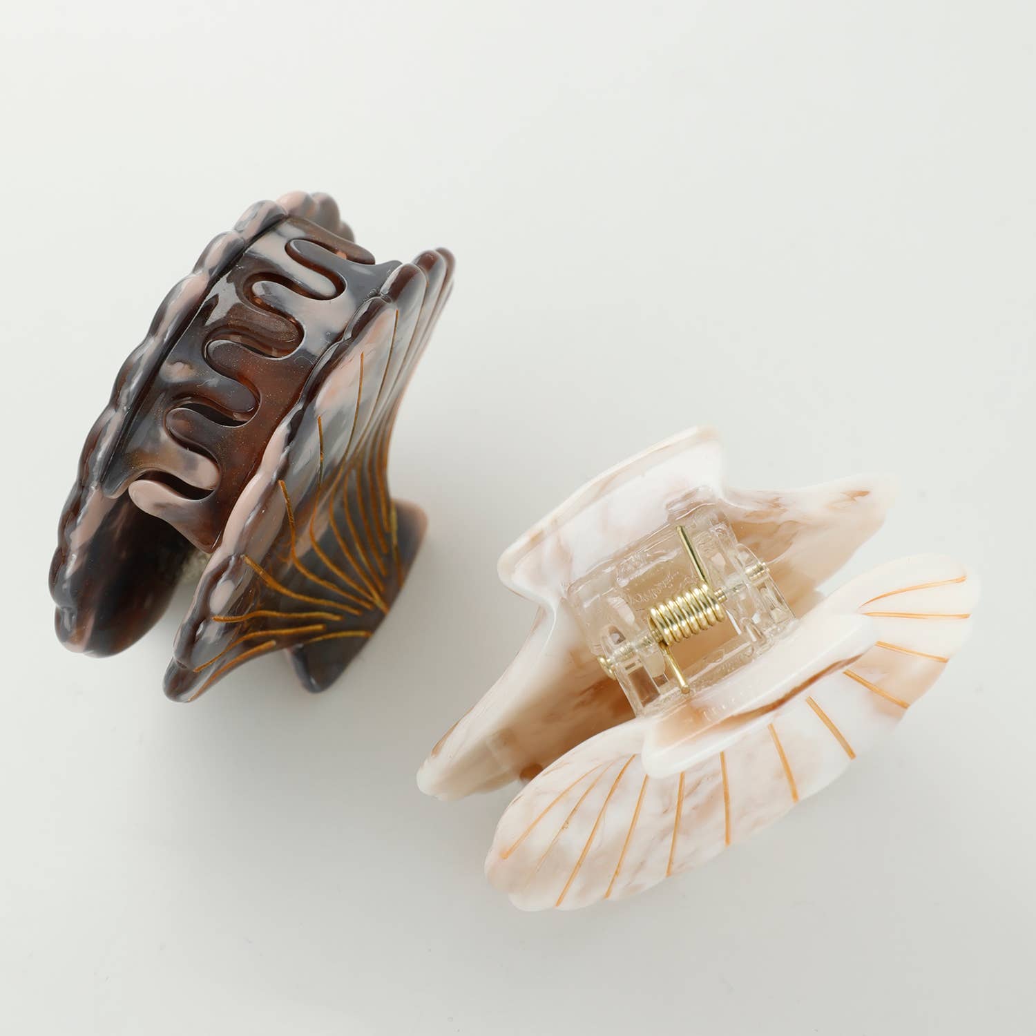 Hand Painted Calacatta Seashell Claw Clip - Elegant Hair Accessory for Beach Weddings, Summer Vacations & Boho Hairstyles