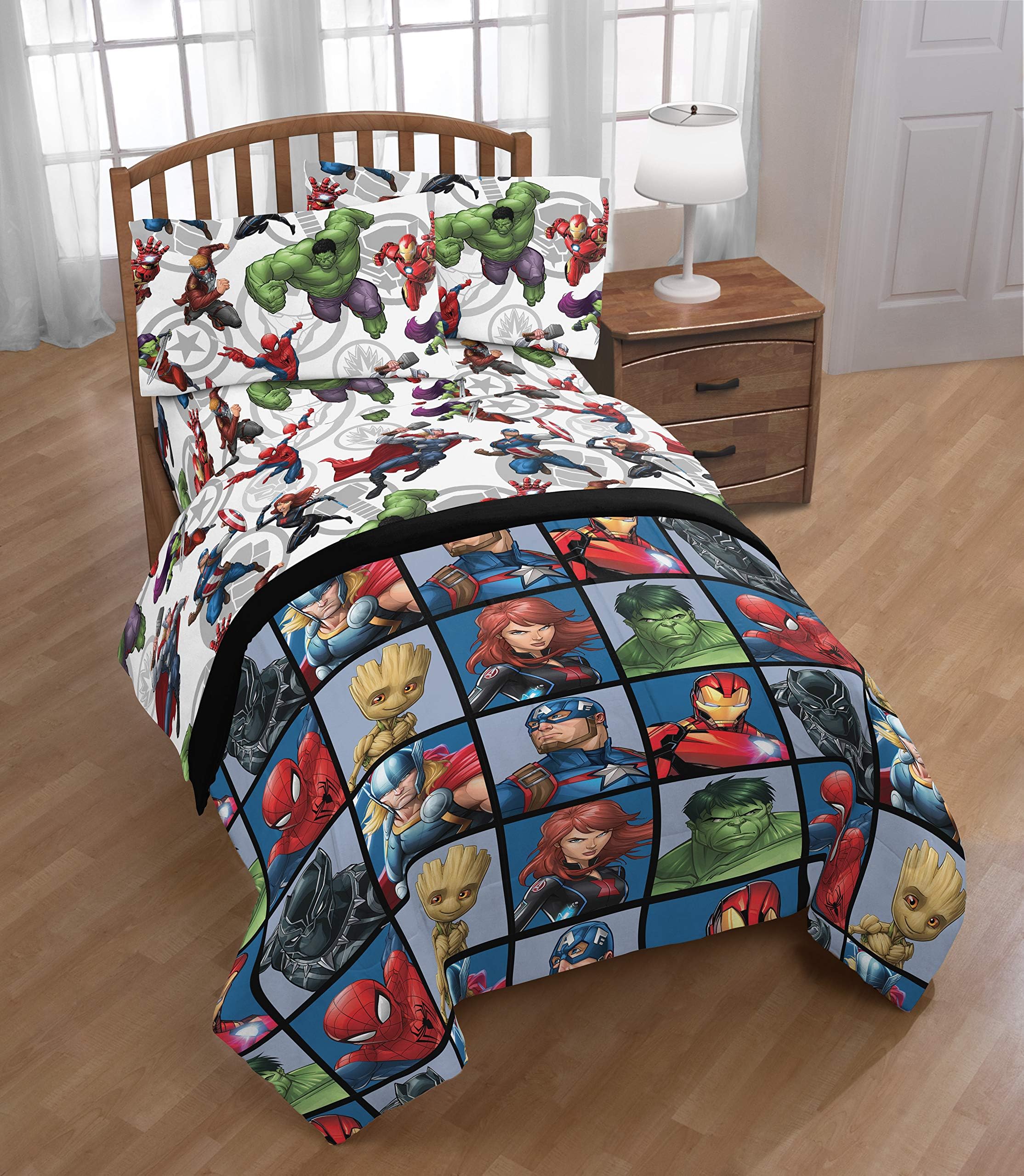 Jay Franco Marvel Avengers Team 5-Piece Full Bedding Set - Super Soft Fade-Resistant Polyester Comforter & Sheet Set (Official Licensed Marvel Product) - Perfect for Kids' Bedrooms, Dorm Rooms & Superhero Themed Decor