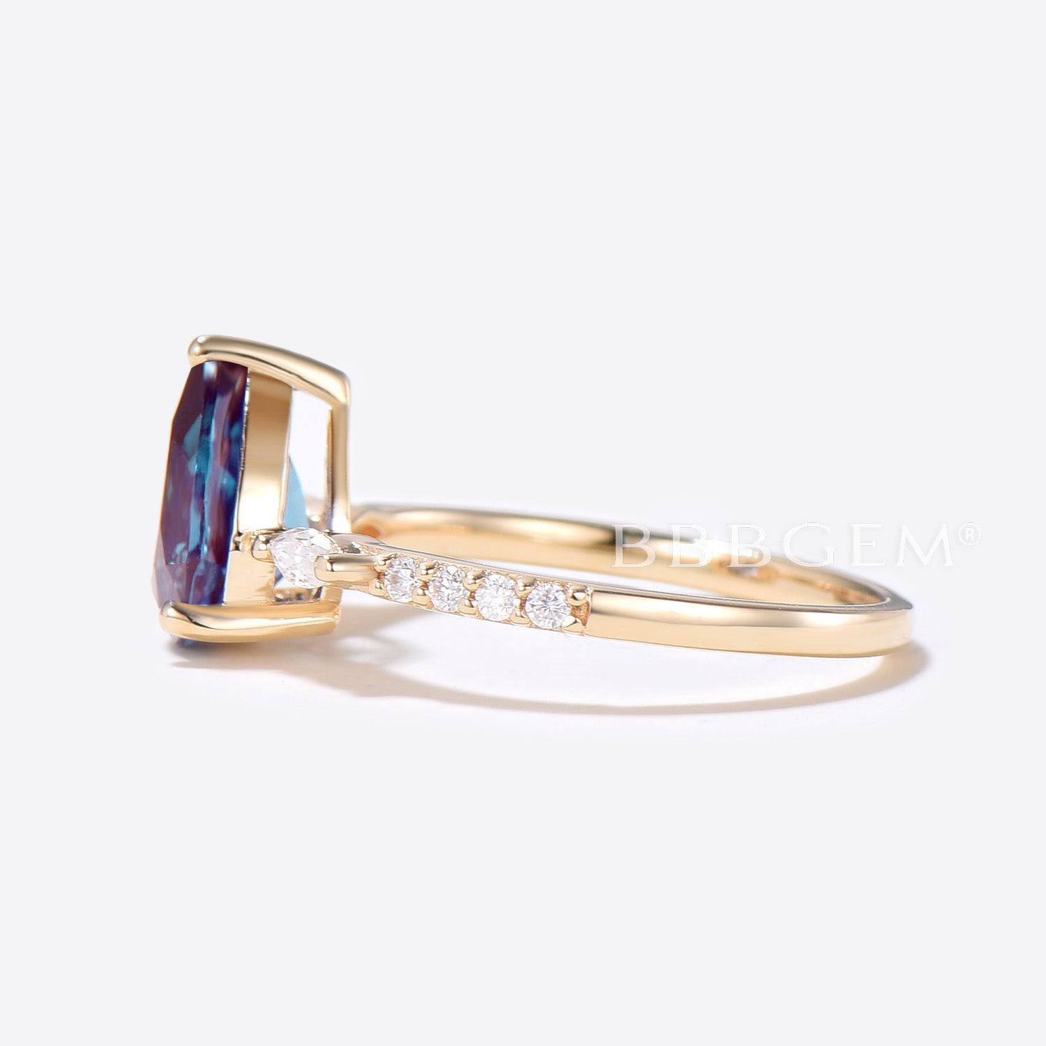 1.2CT Vintage Pear Cut Alexandrite & Moissanite Engagement Ring - Wedding Band for Women, Anniversary Gift, Proposal Jewelry (Perfect for Bridal Sets, Romantic Occasions & Special Celebrations)