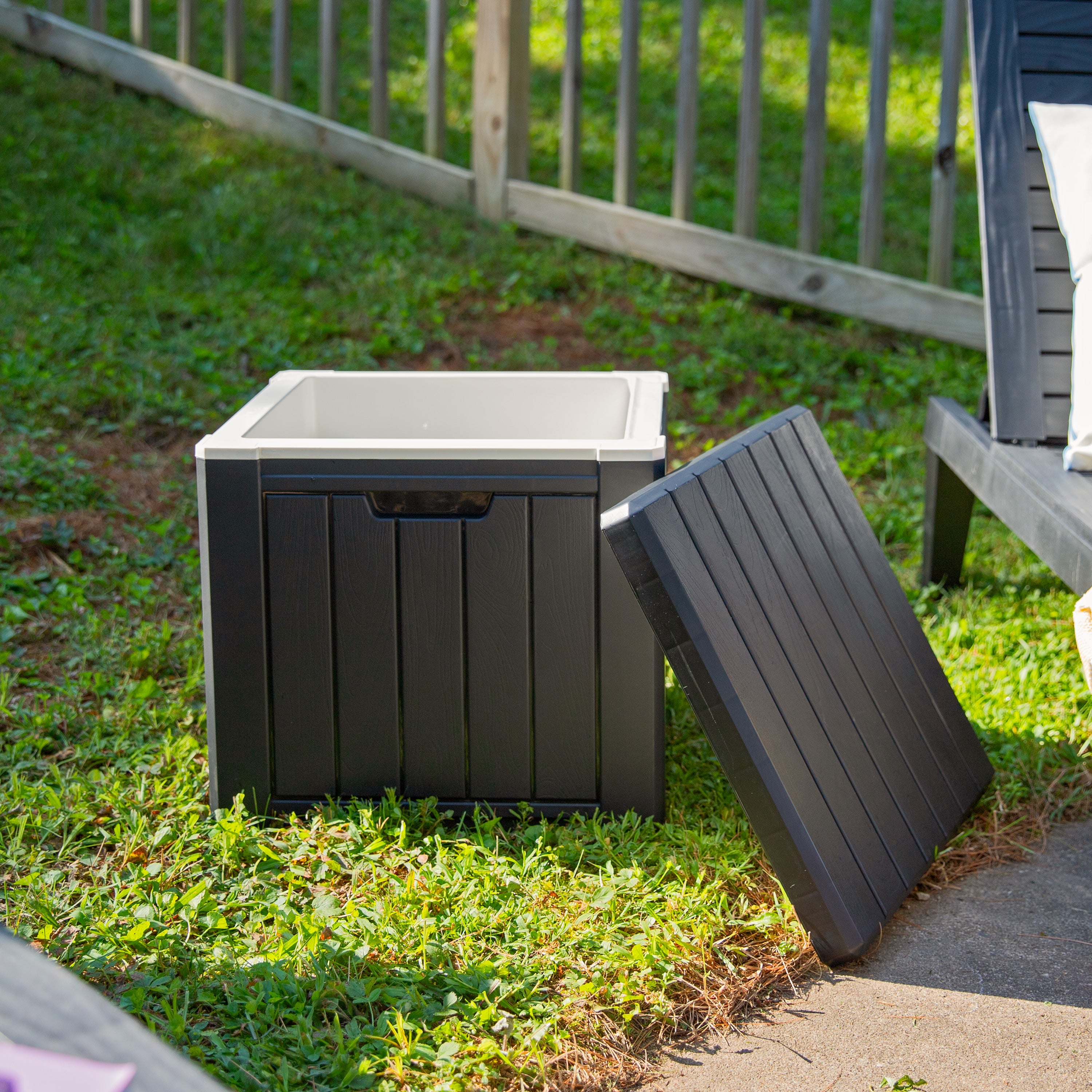 9 Gallon Outdoor Beverage Cooler for Patio & Backyard - Durable Polypropylene Resin - Black - Perfect for BBQs, Picnics & Pool Parties