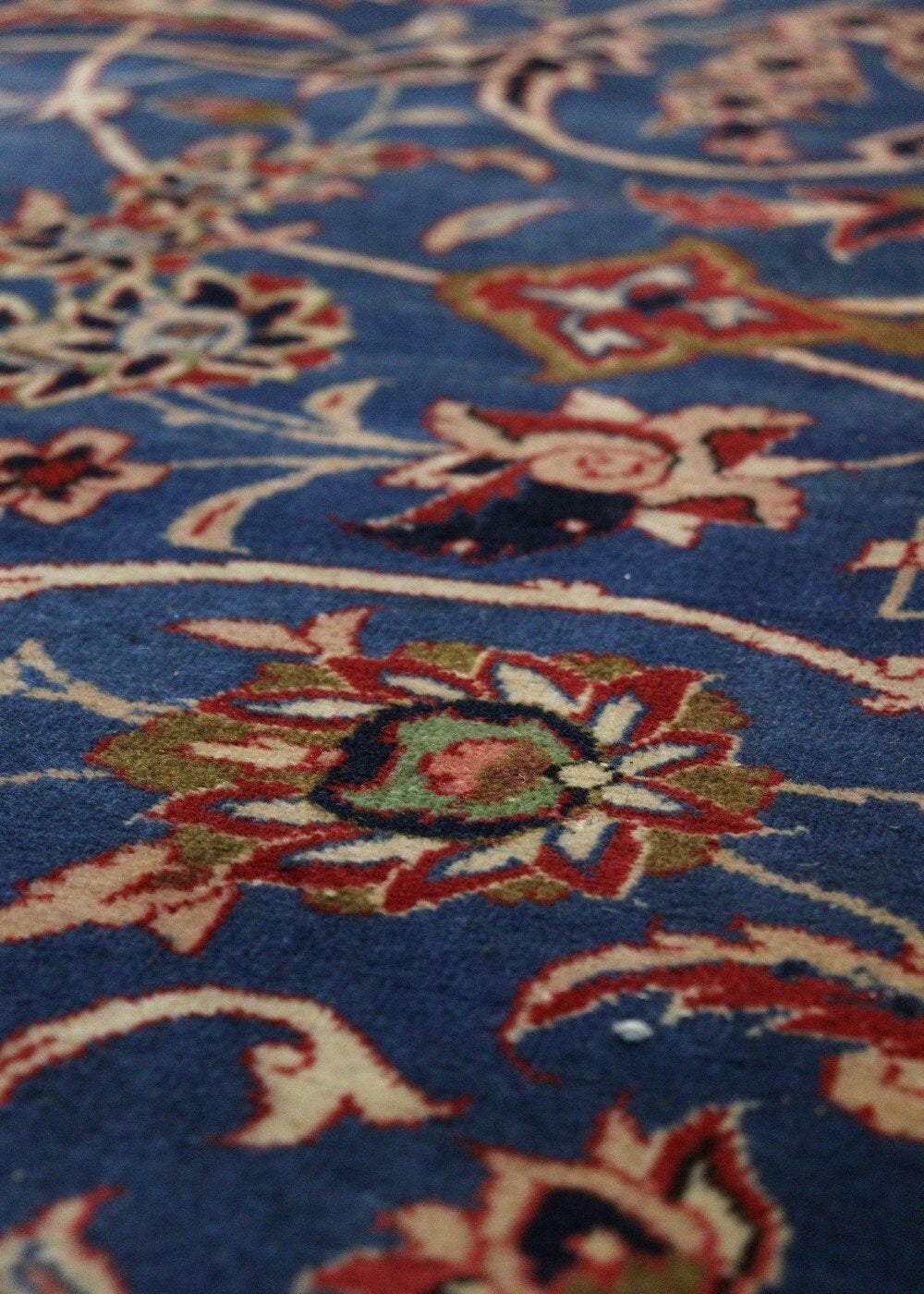 Handwoven Antique Isphahan Persian Rug - Traditional Oriental Carpet J68242 for Living Room, Bedroom & Home Decor