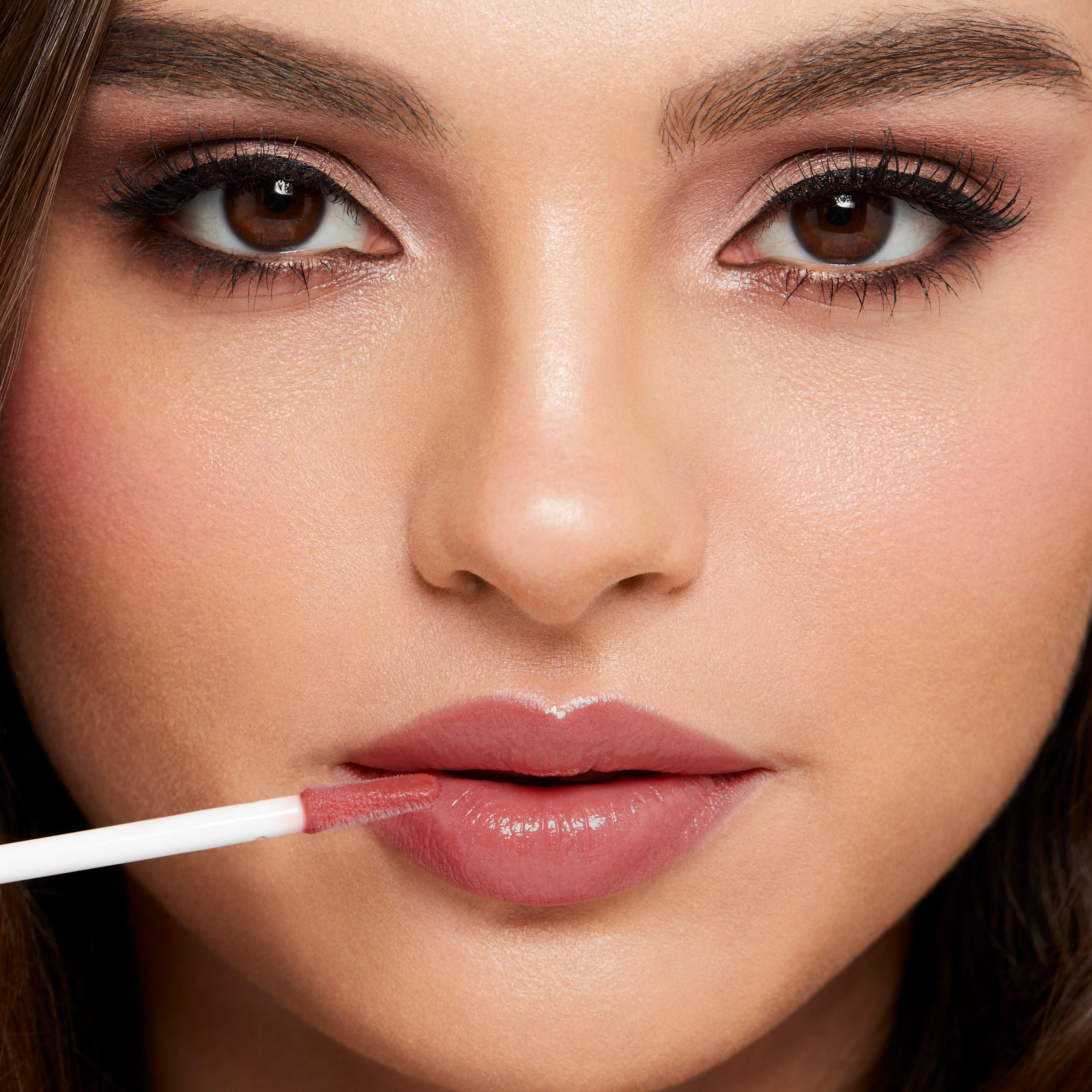 Trish McEvoy Easy Lip Gloss - Hydrating & Shiny Lip Gloss for Women, Long-Lasting Moisture with Natural Sheen | Perfect for Daily Wear, Date Night & Special Occasions