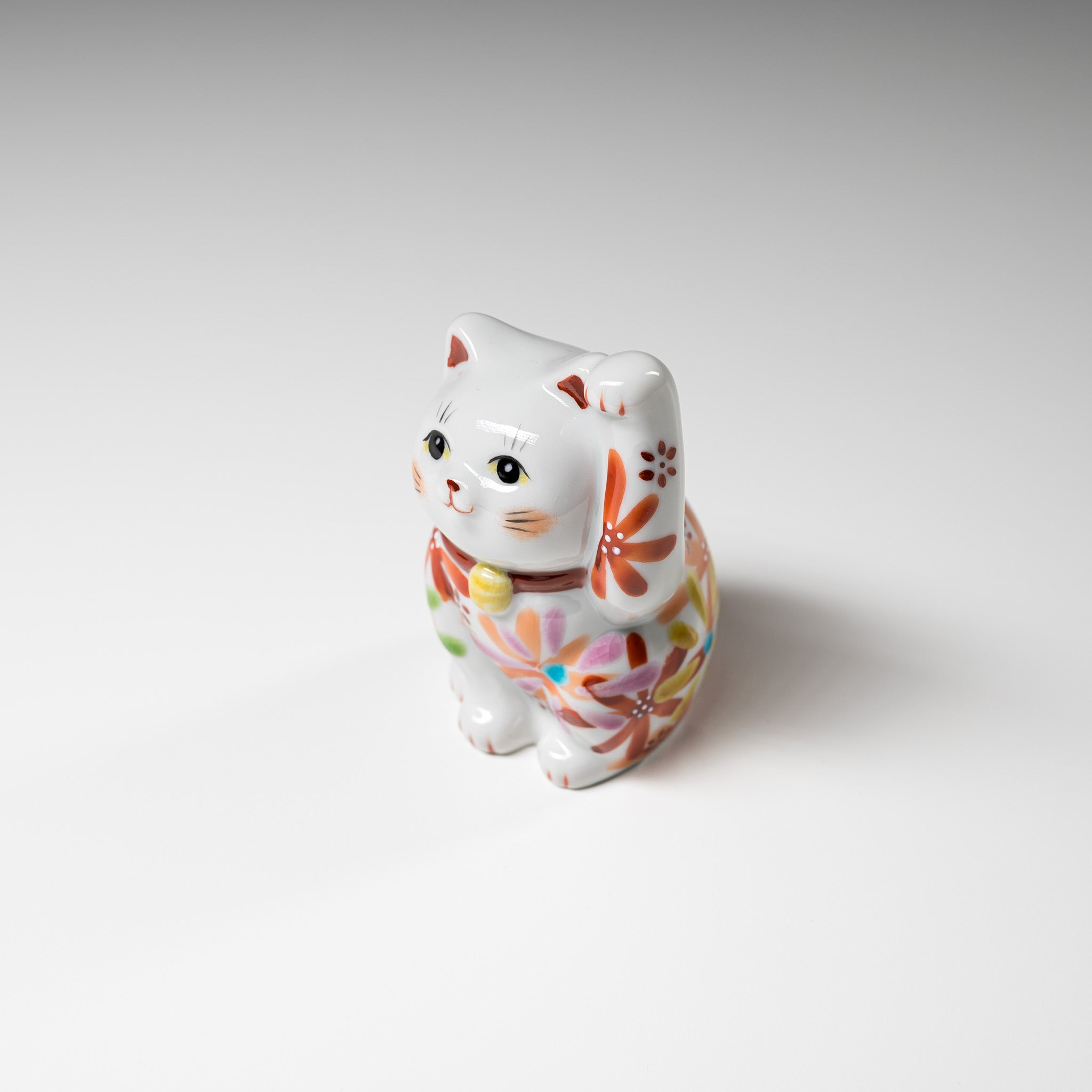Japanese Kutani Ware Lucky Beckoning Cat Figurine - Handcrafted Red Flower Maneki Neko for Home & Office Decoration | Perfect for Good Fortune, Gift Giving & Japanese Culture Enthusiasts