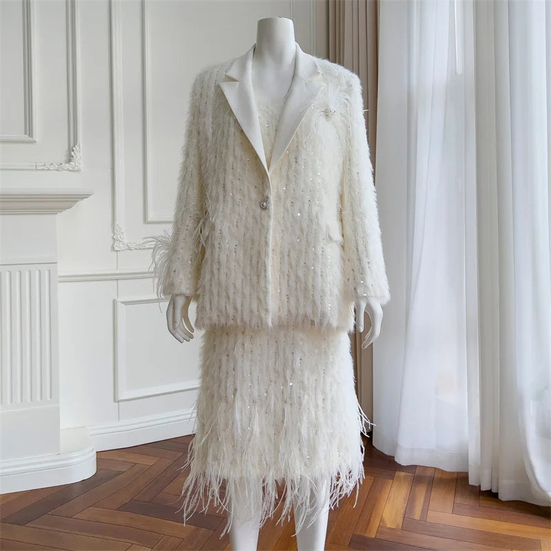 Elegant White Feather & Sequins Women's Winter Coat - Fashionable Evening Party Dress for Stage Performances & Formal Events