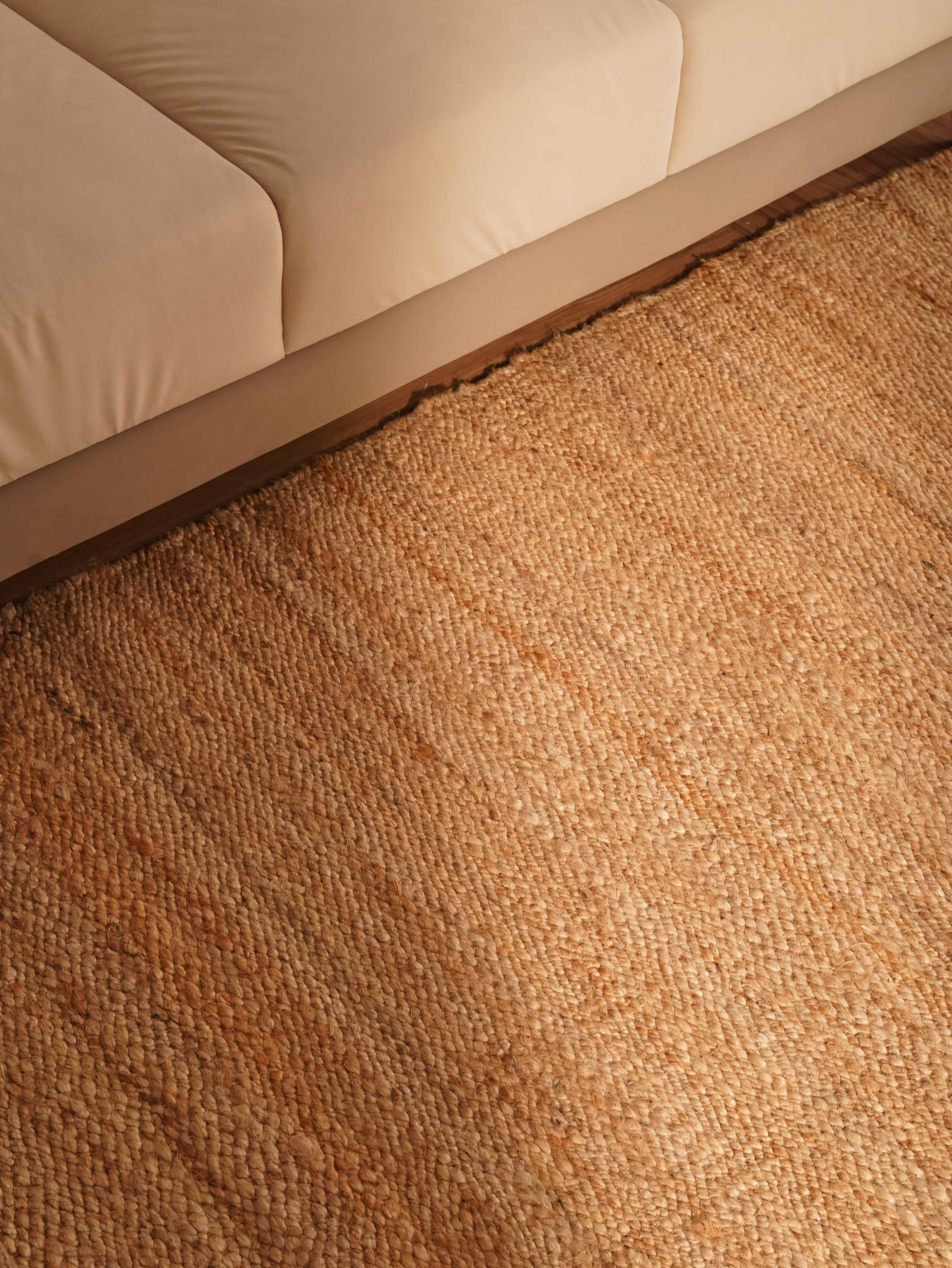 Classic Handwoven Jute Braided Rug - Natural Fiber Floor Mat for Living Room, Bedroom, or Entryway - Eco-Friendly Home Decor