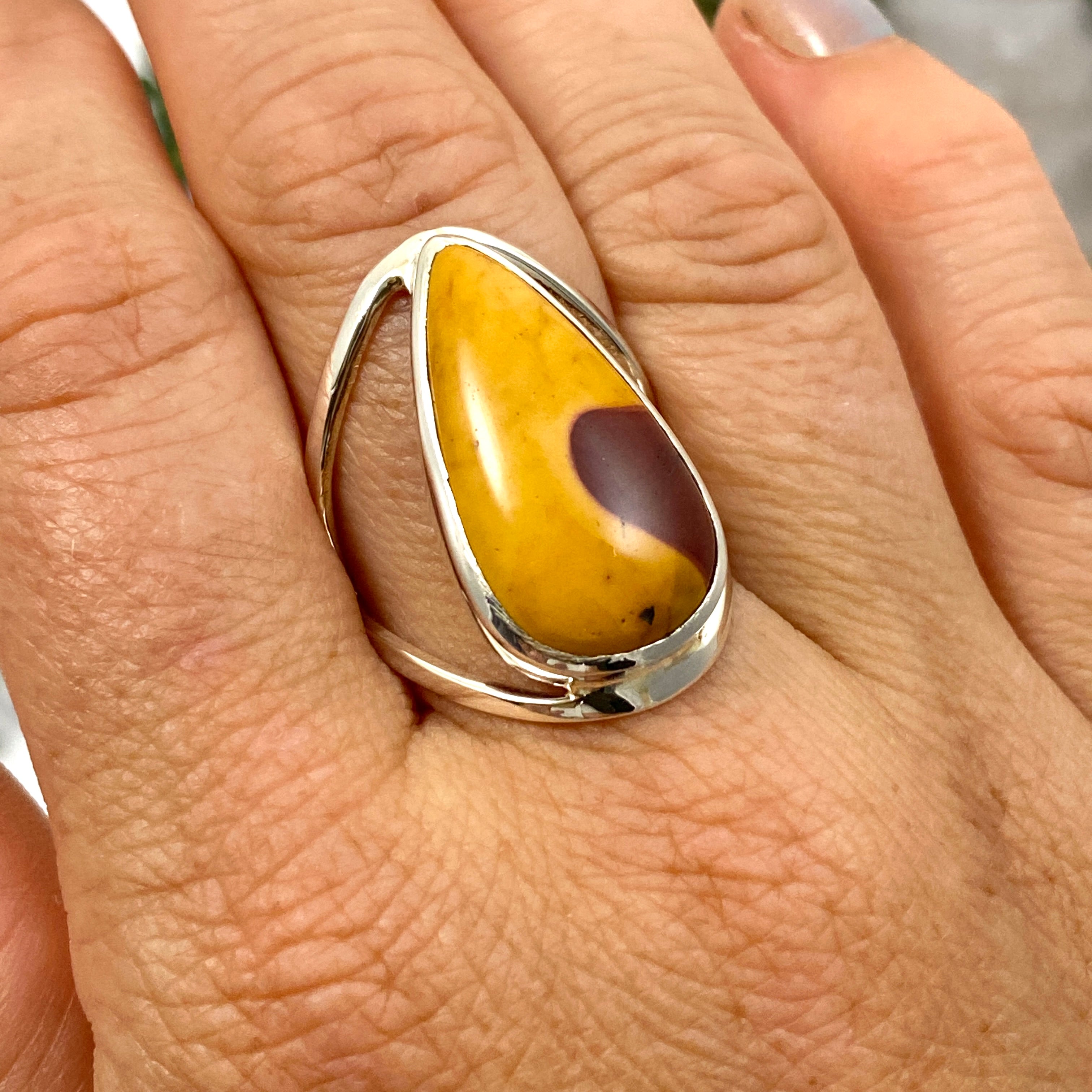 Natural Mookaite Teardrop Cabochon Split Band Ring - Size 10 - KRGJ3388 - Elegant Boho Jewelry for Women, Perfect for Weddings & Special Occasions