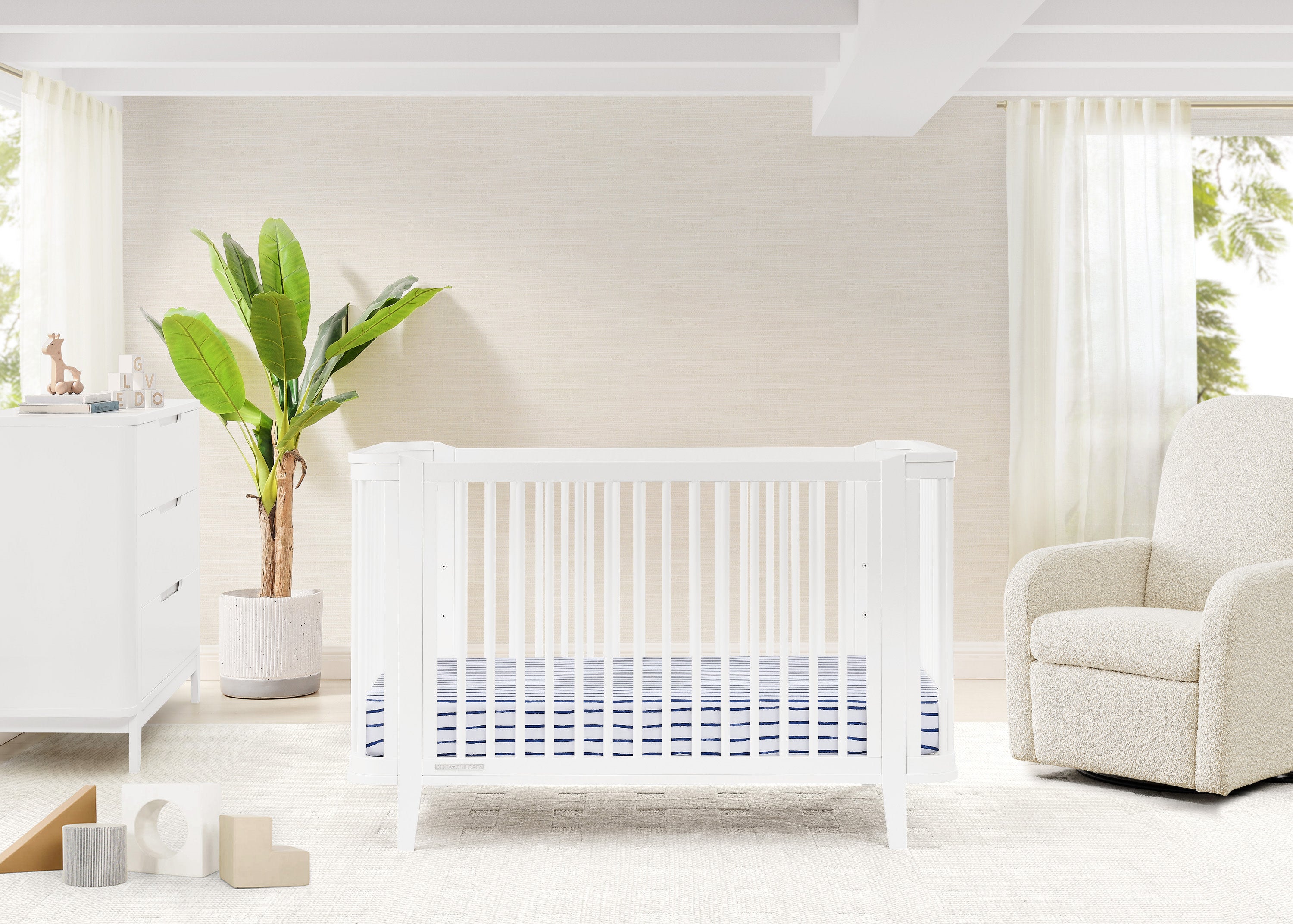 Noah 4-in-1 Convertible Baby Crib - Toddler Bed, Daybed & Full-Size Bed - Safe Nursery Furniture for Newborn to Adult - Perfect for Bedrooms, Daycare & Guest Rooms