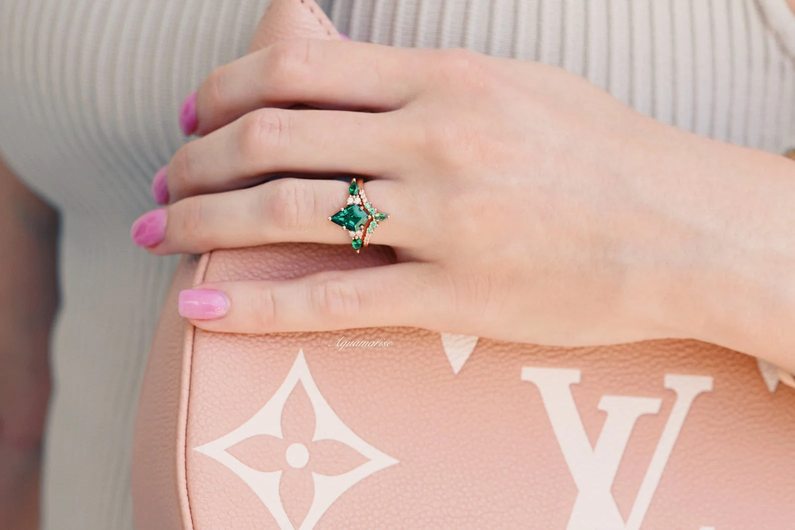 Skye Kite™ Emerald Couple Rings for Women & Men - Matching Wedding Bands, Anniversary Gift for Him & Her - Perfect for Romantic Dates, Proposals, and Special Occasions