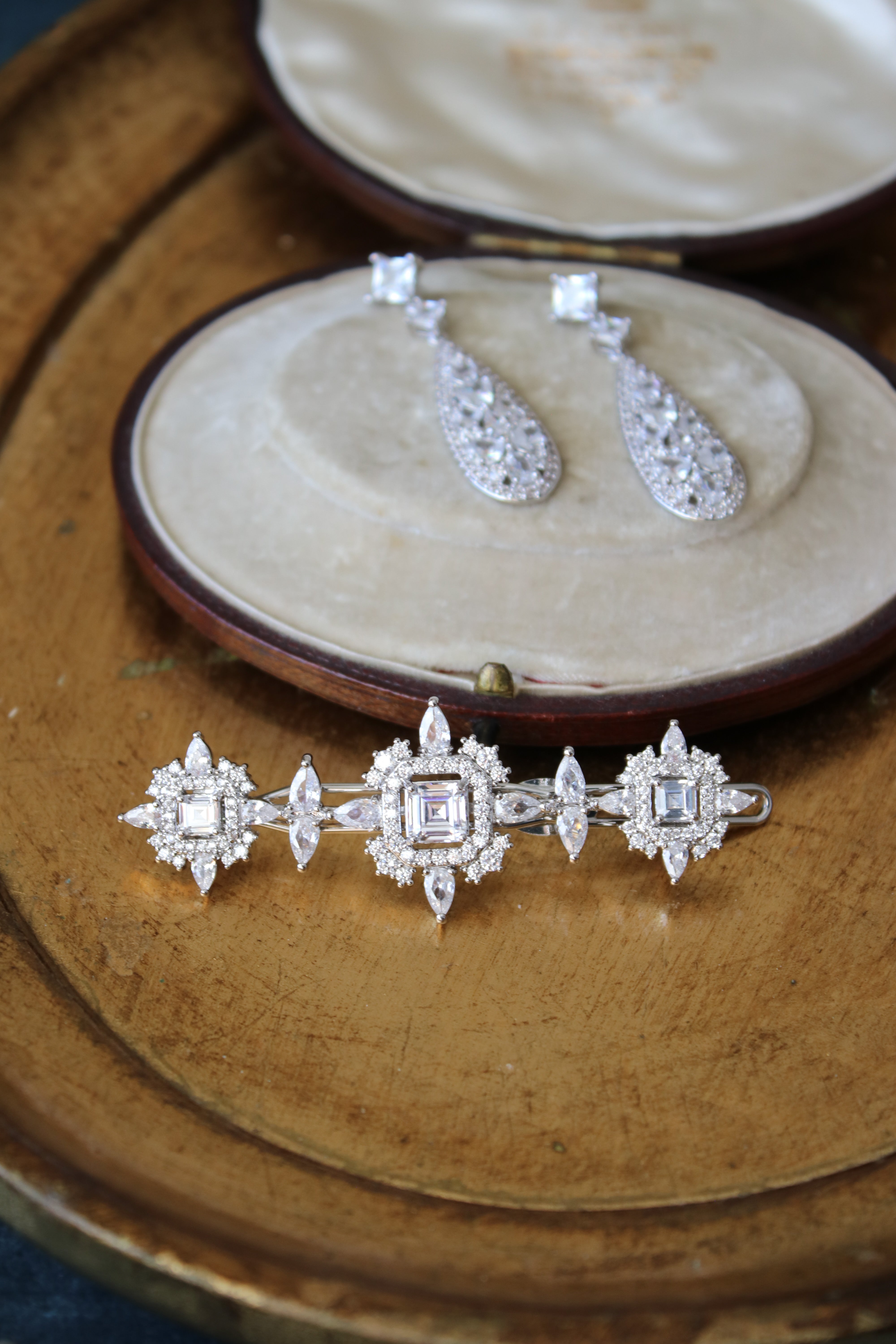 CONTESSA Simulated Diamond Hair Clip Barrette - Elegant Crystal Rhinestone Bridal Wedding Hair Accessories for Women & Girls (Perfect for Parties, Prom, and Special Occasions)