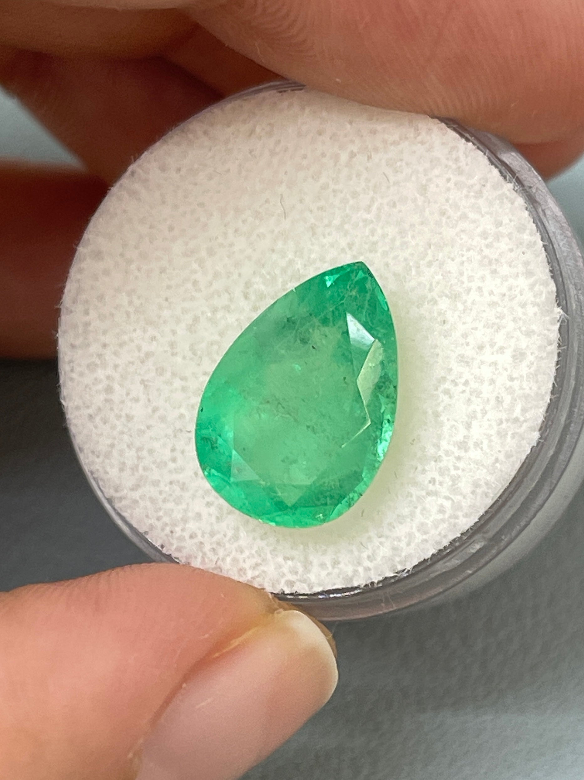 5.21 Carat 14x10mm Pastel Lime Green Natural Loose Colombian Emerald Pear Cut Gemstone for Jewelry Making, Engagement Rings & Luxury Collections
