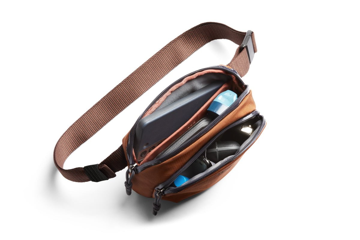 Bellroy Venture Hip Pack 1.5L - Water-Resistant Waist Bag for Travel, Hiking & Everyday Use - Compact Crossbody Fanny Pack with Adjustable Strap (Black)