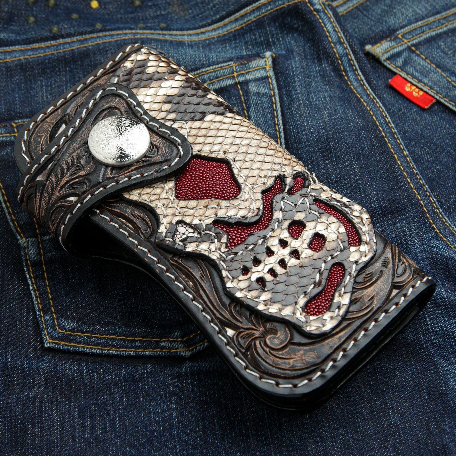 Extreme Rider Skull Leather Biker Wallet for Men - Premium Genuine Leather Motorcycle Wallet with Chain - Perfect for Bikers, Riders & Motorcycle Enthusiasts
