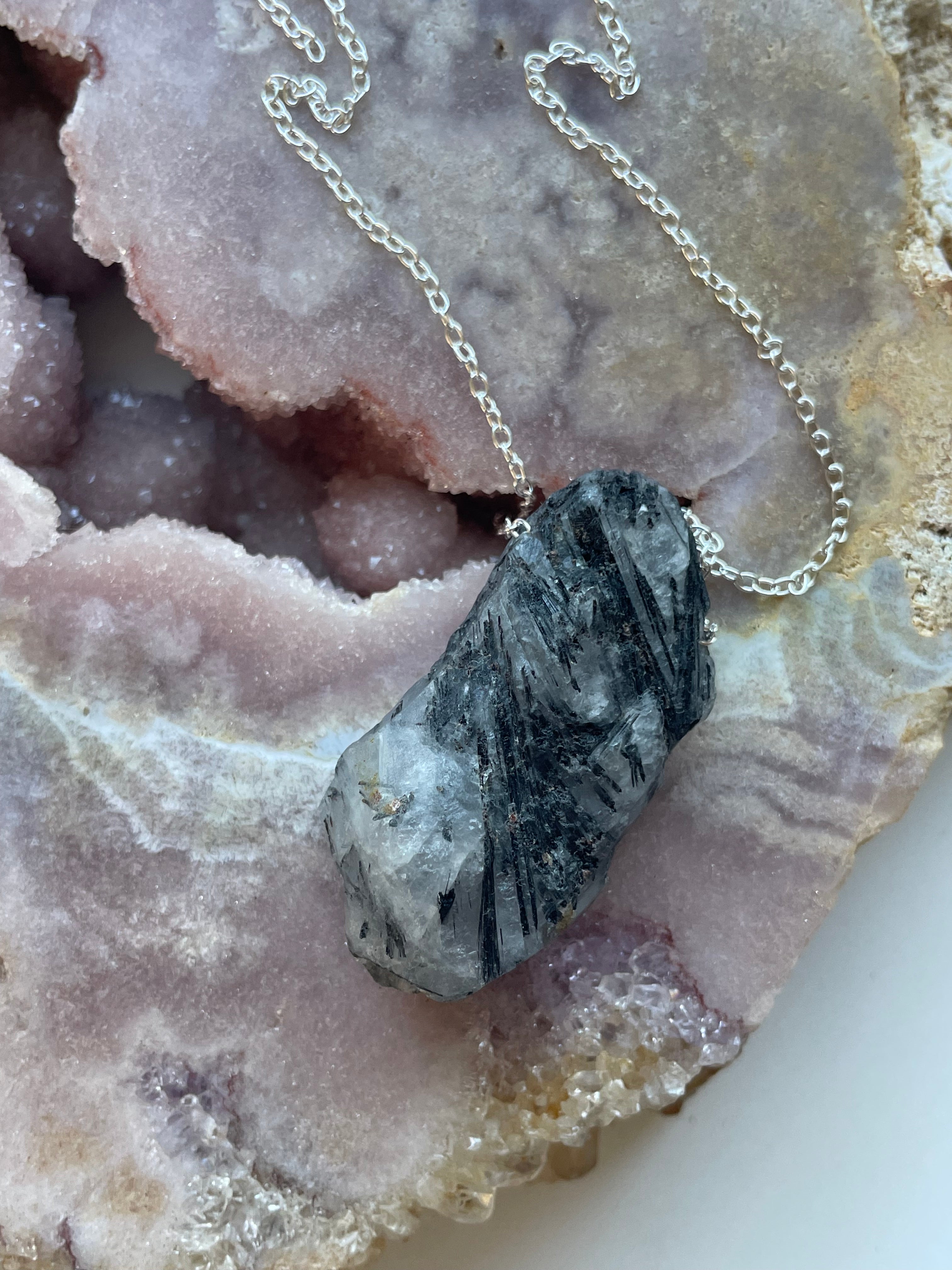 Natural Black Tourmaline Necklace for Women - Chunky Gemstone Pendant for Protection & Healing - Perfect for Spiritual Healing, Energy Cleansing & Fashion Jewelry